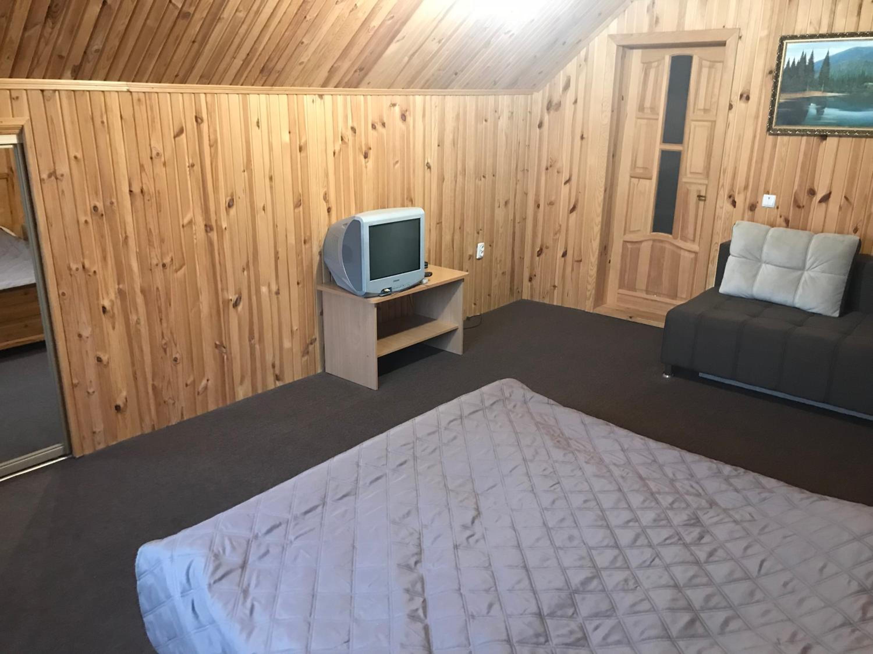 Three-Bedroom Apartment with Mountain View photo 3