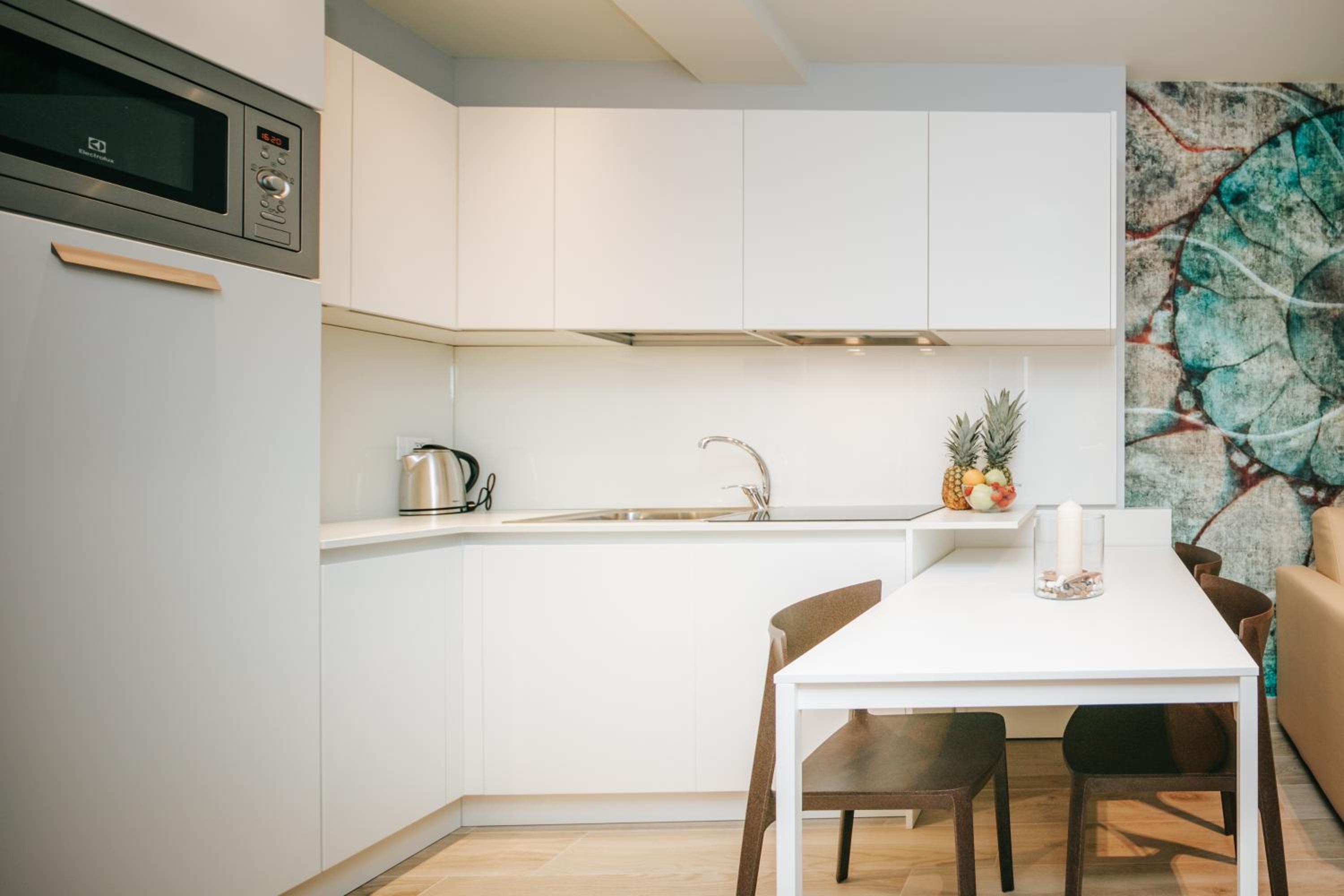 Apartment with Balcony - Photo 9