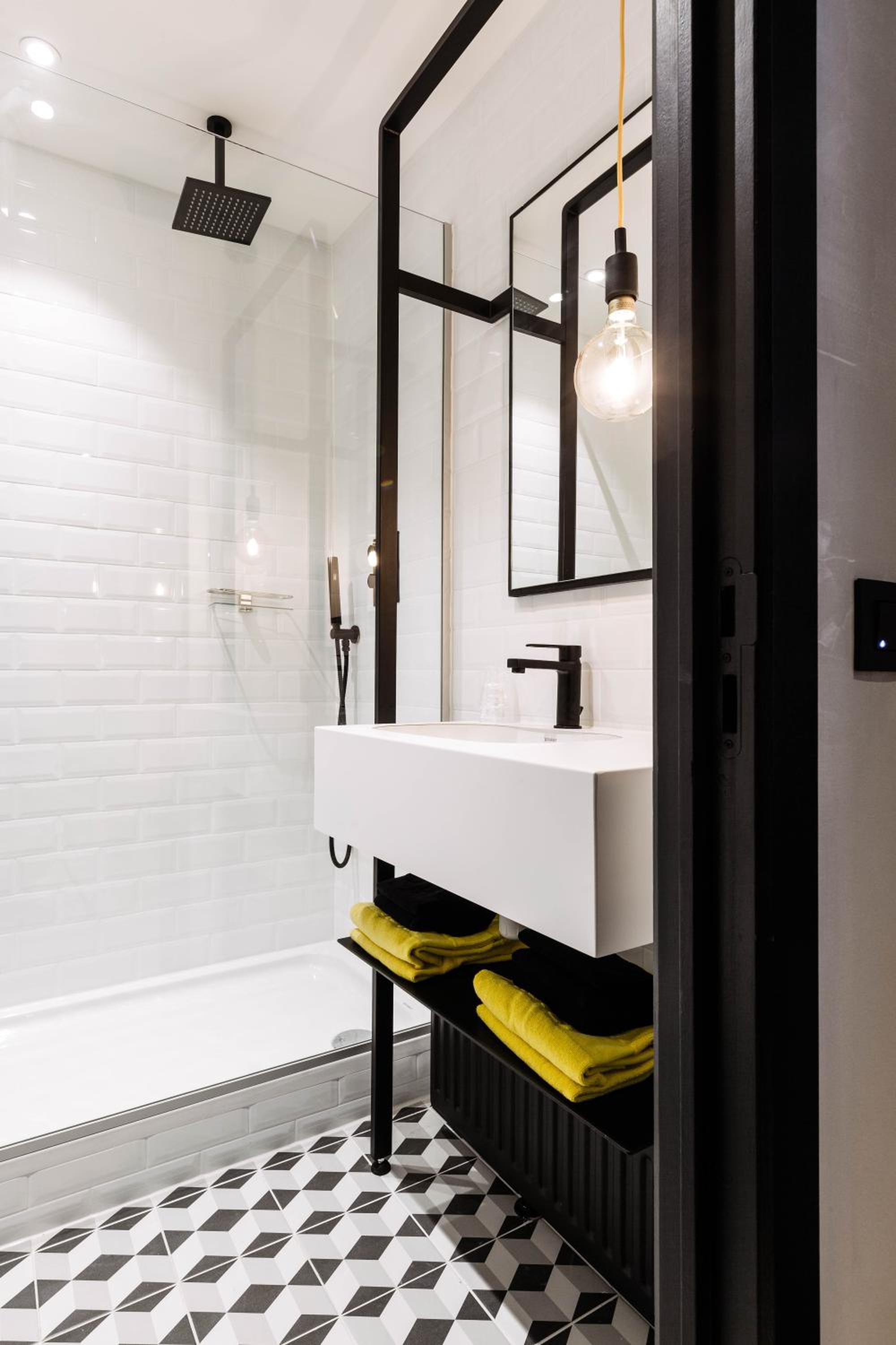 Medium Room photo 2