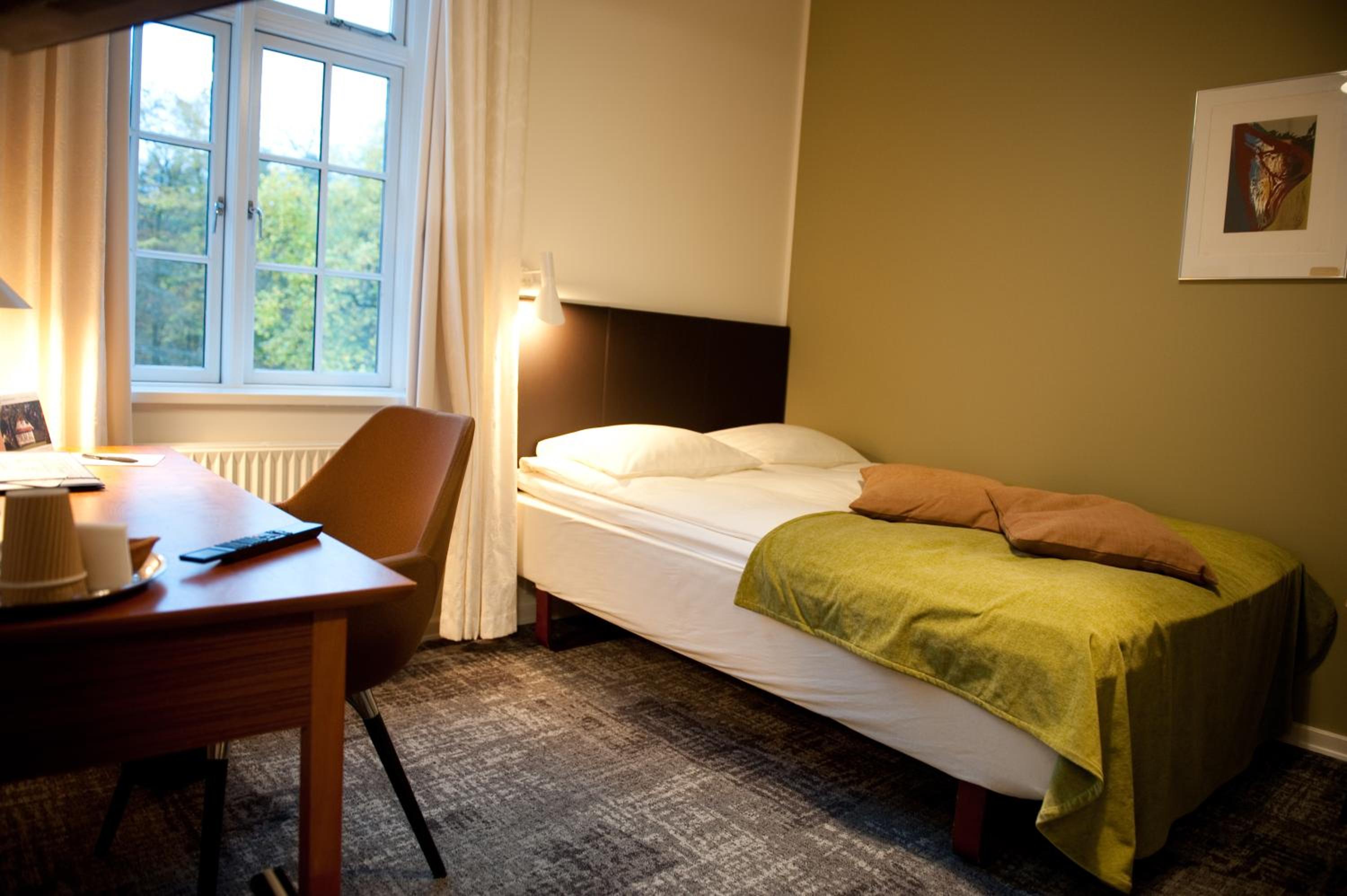 Single Room - Non-Smoking photo 3