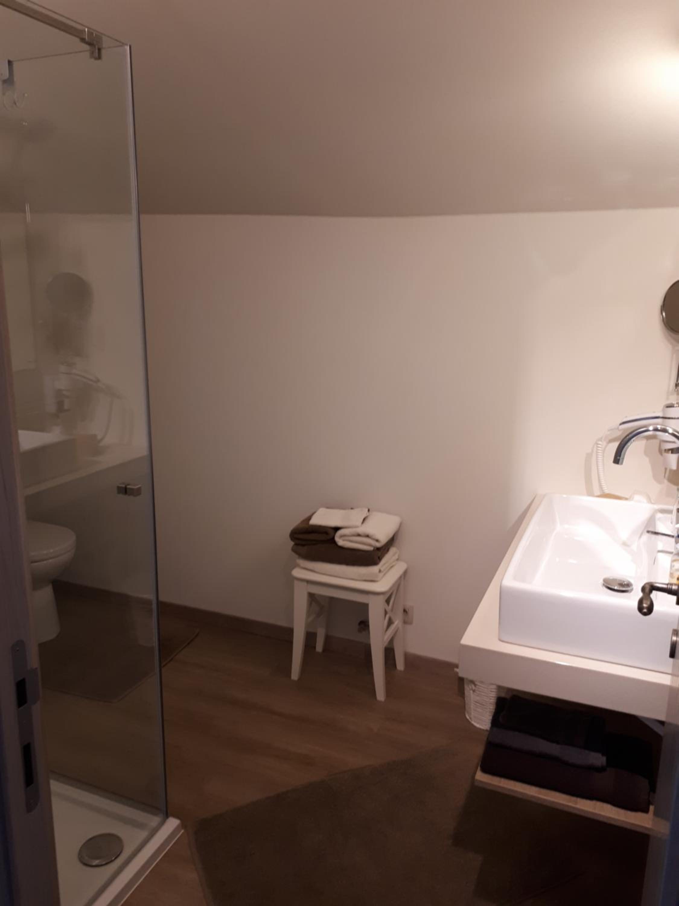 Family Room with Private Bathroom photo 2