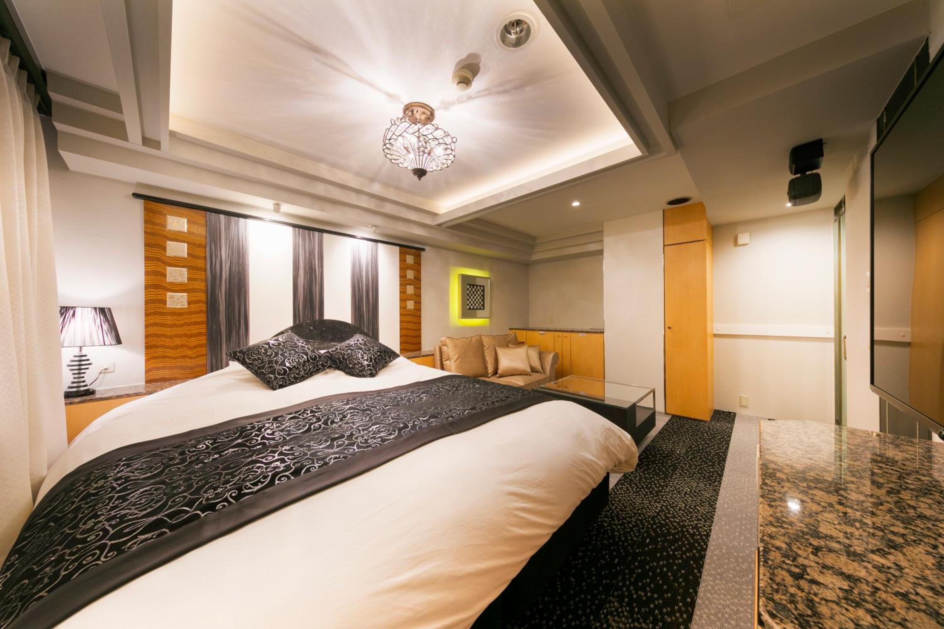 Standard Double Room - Photo 9