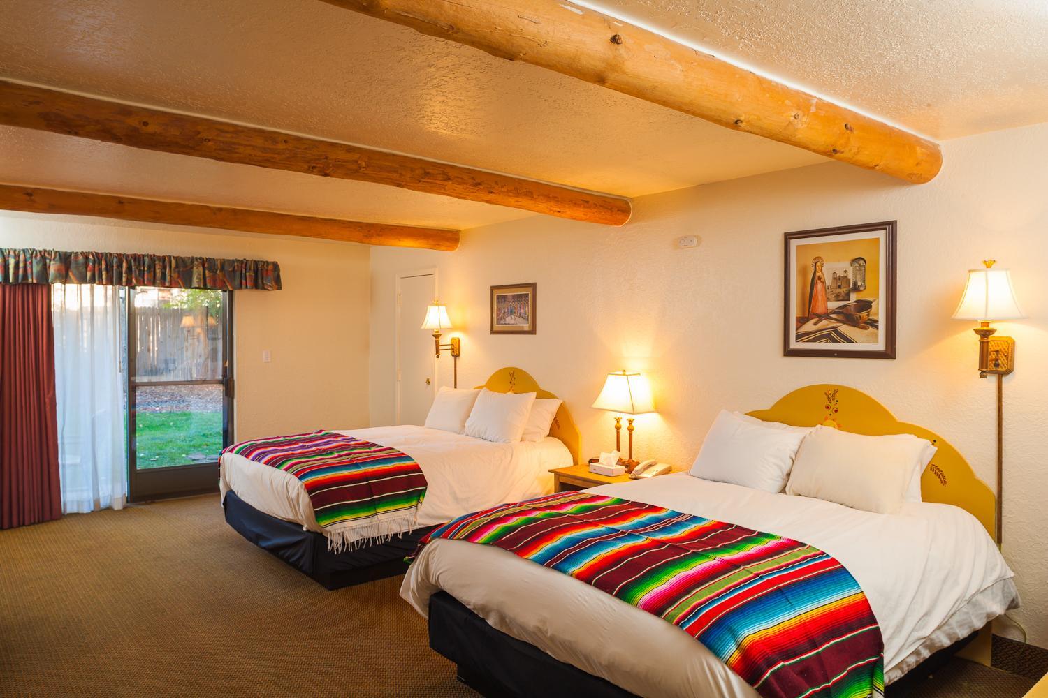 Queen Room with Two Queen Beds - Photo 4