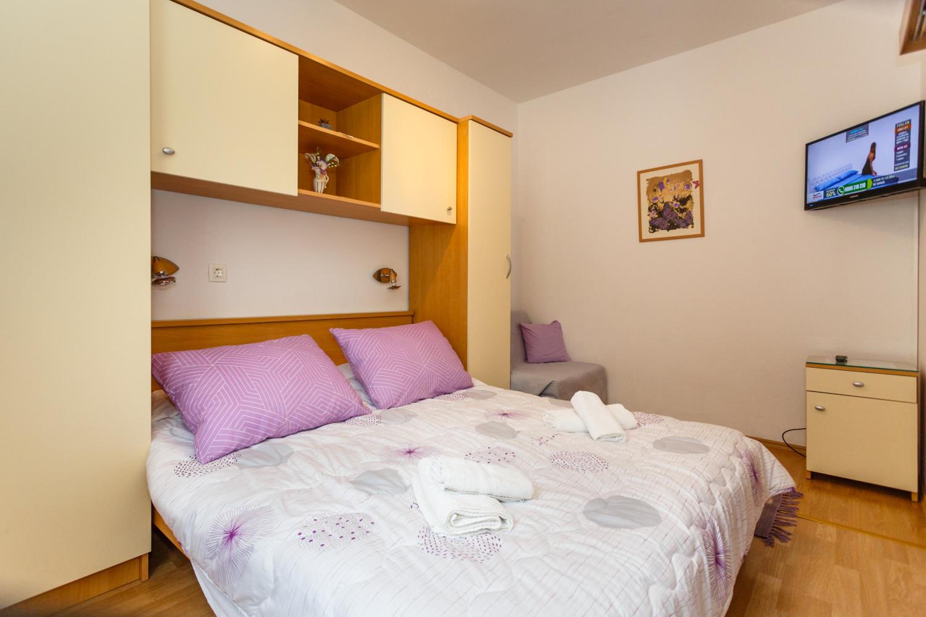 One-Bedroom Apartment with Balcony