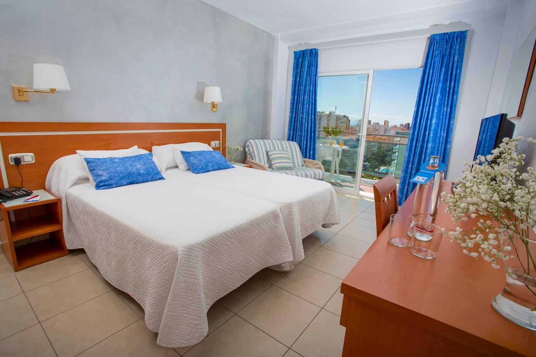 Habitación Doble con cama supletoria (2 adultos + 1 niño)