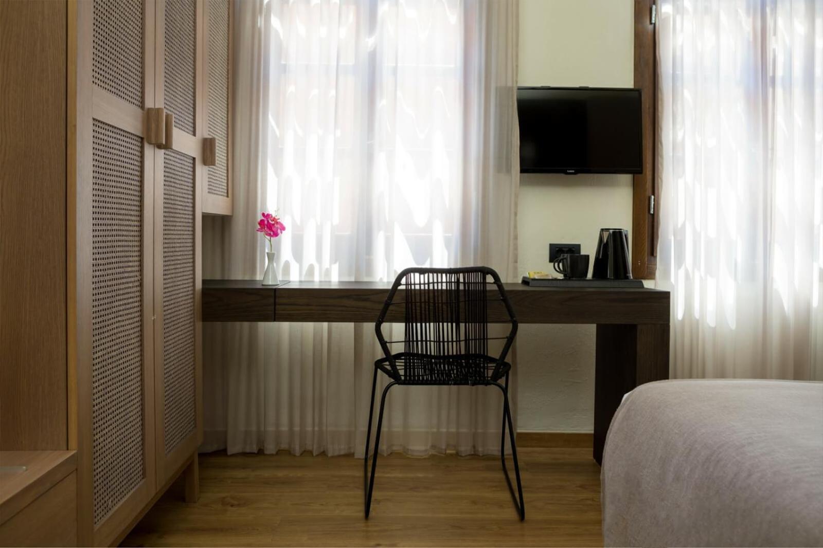 Budget Double Room - Photo 2