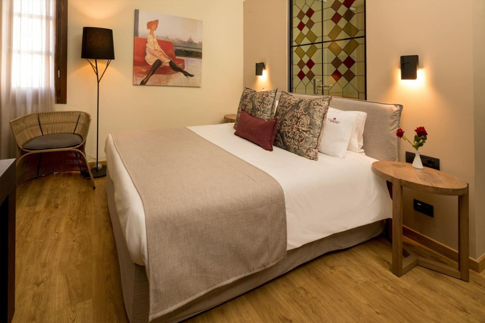 Budget Double Room - Photo 9