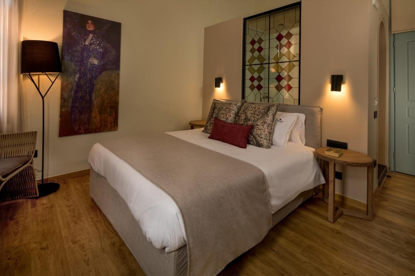Budget Double Room - Photo 8