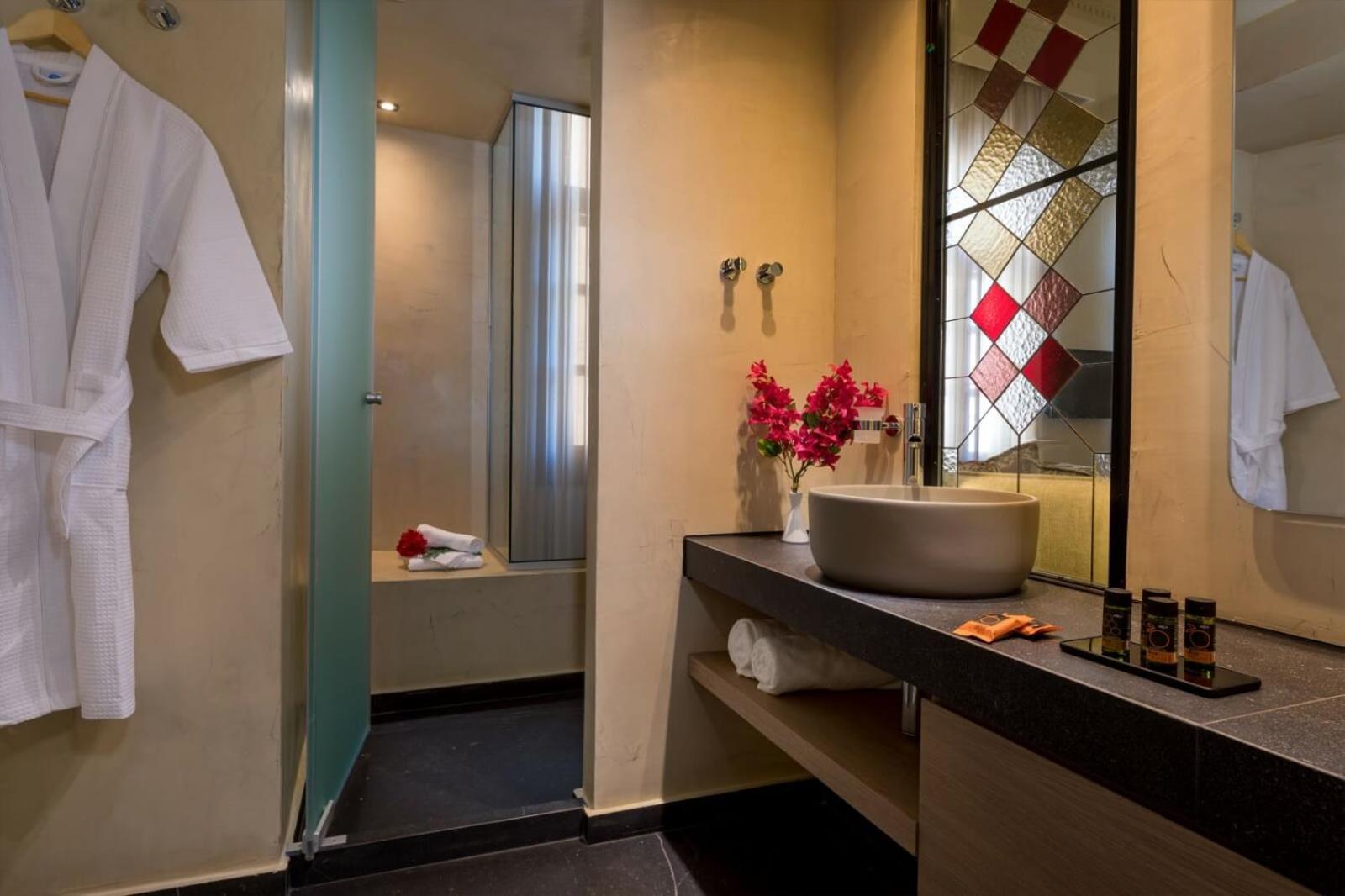 Double Room with Sea View - Photo 11