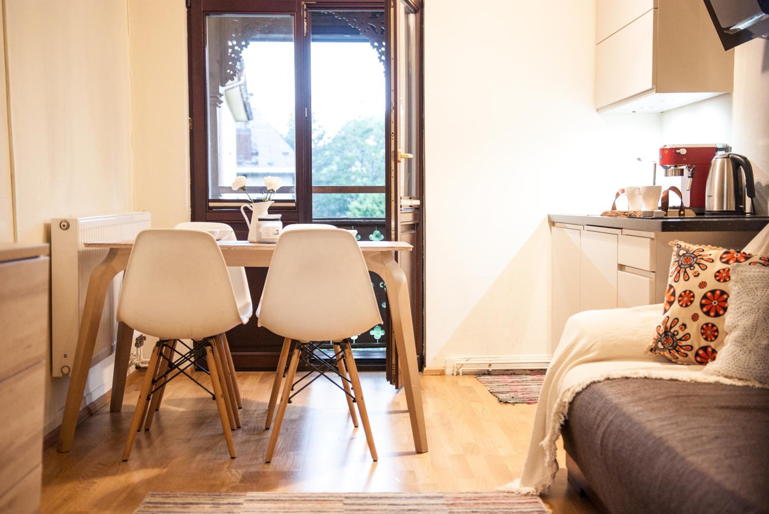 Apartment with Kitchenette and Balcony - Photo 4