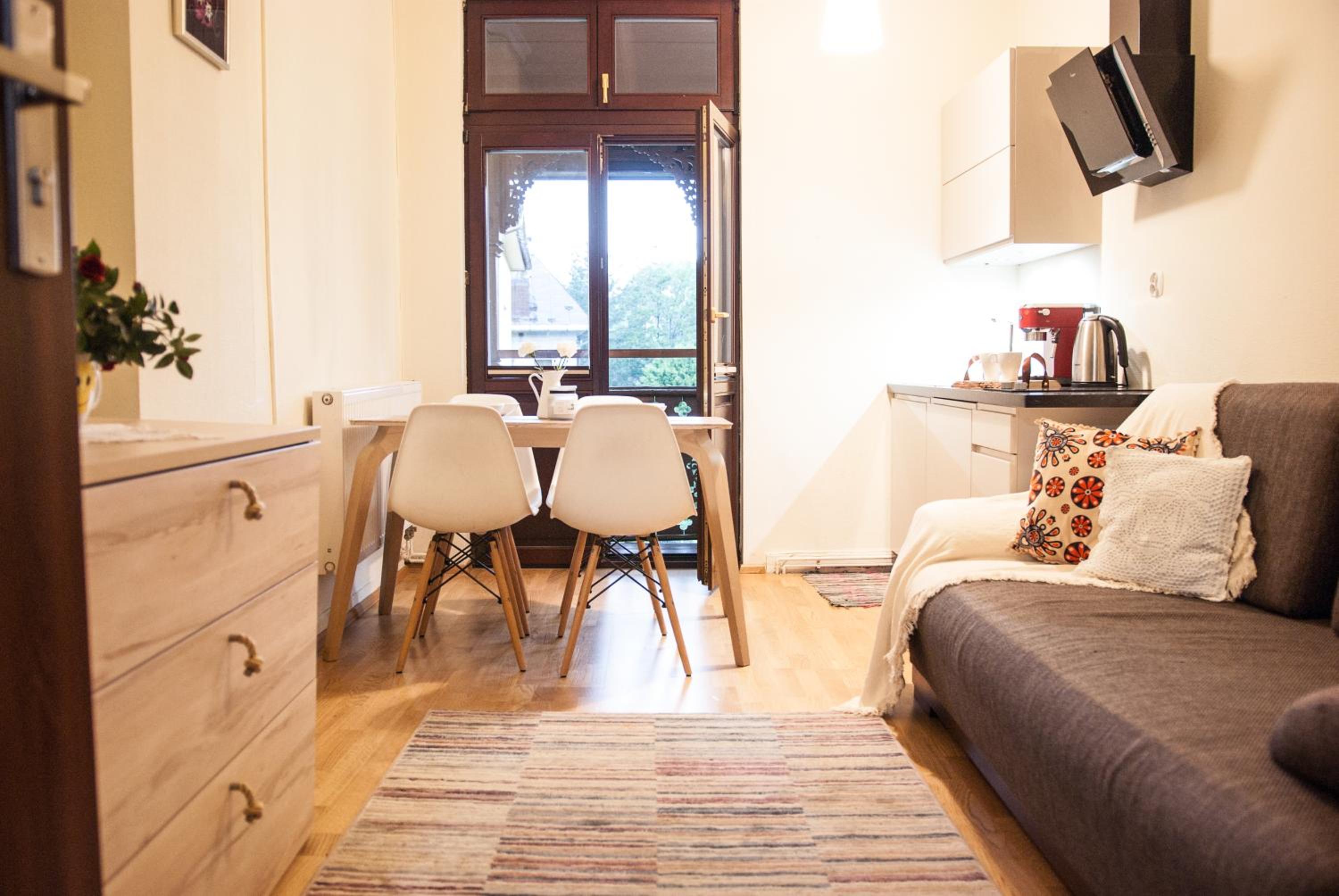 Apartment with Kitchenette and Balcony - Photo 11