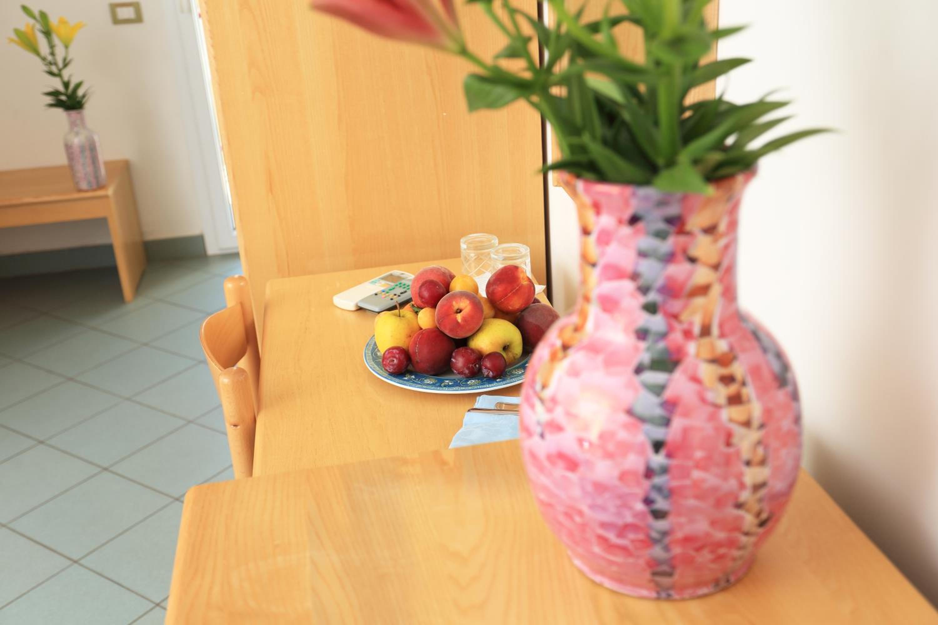 Double Room with Balcony - Photo 6