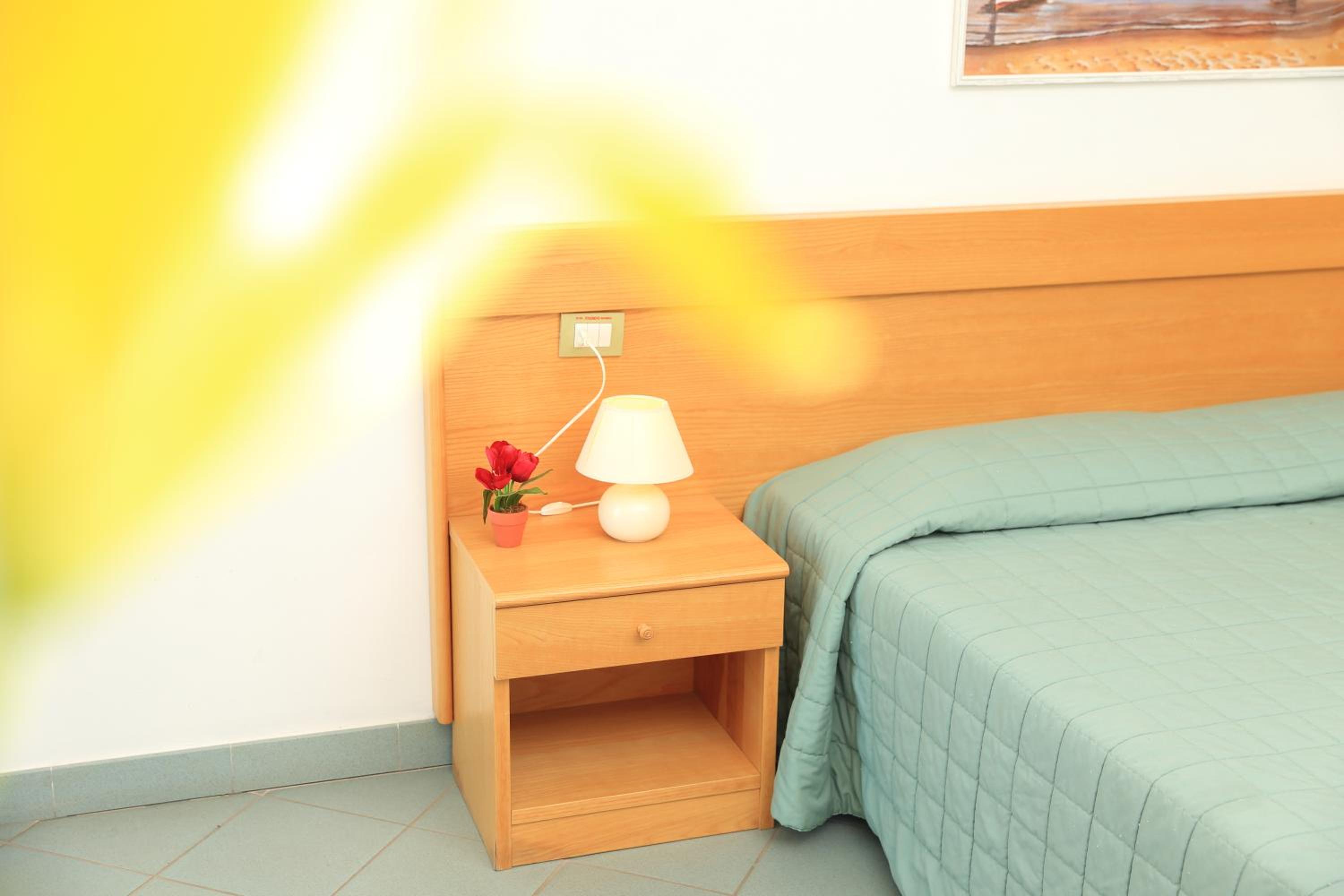 Double Room with Balcony - Photo 5