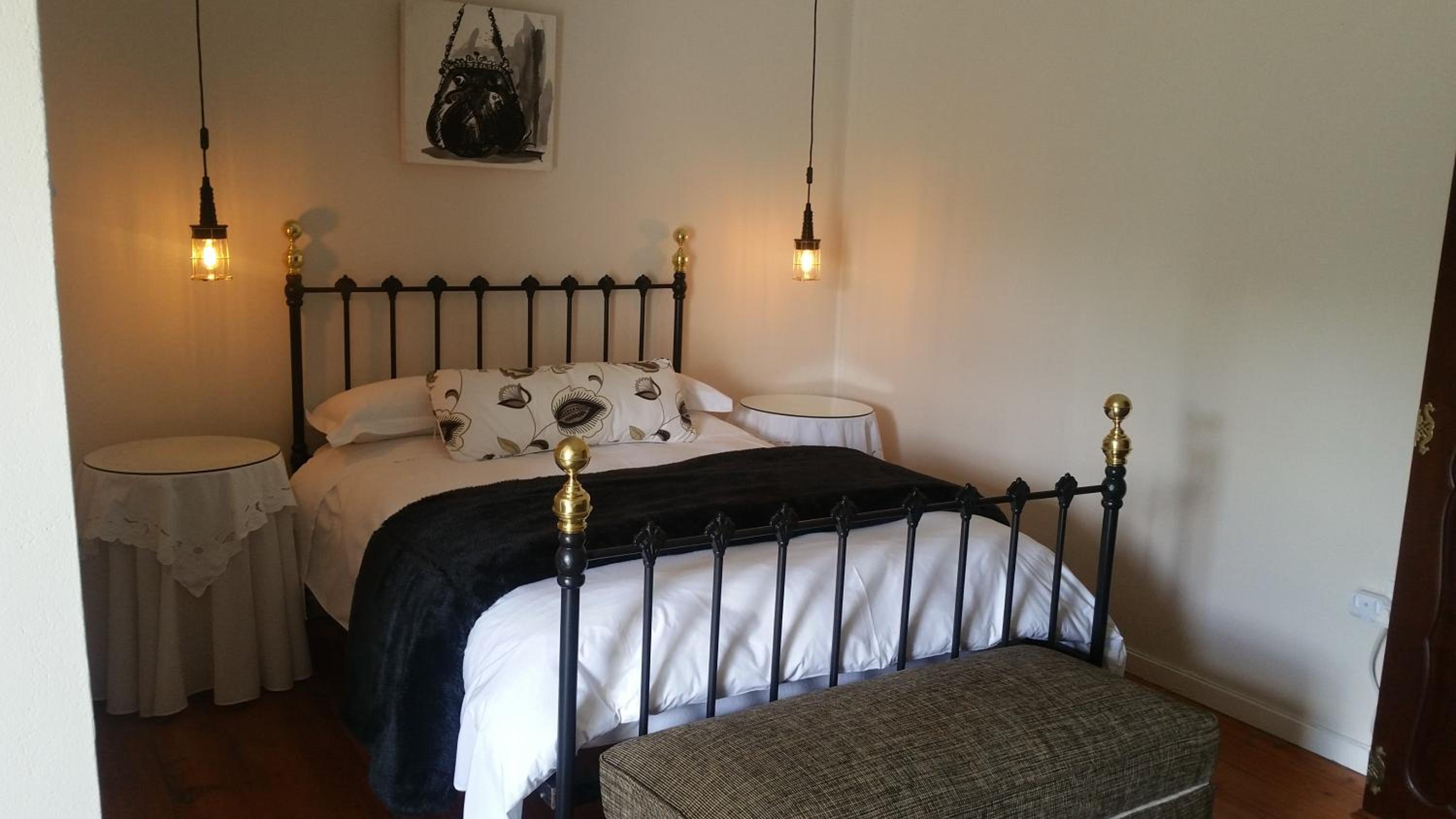 Budget Double Room - Photo 11
