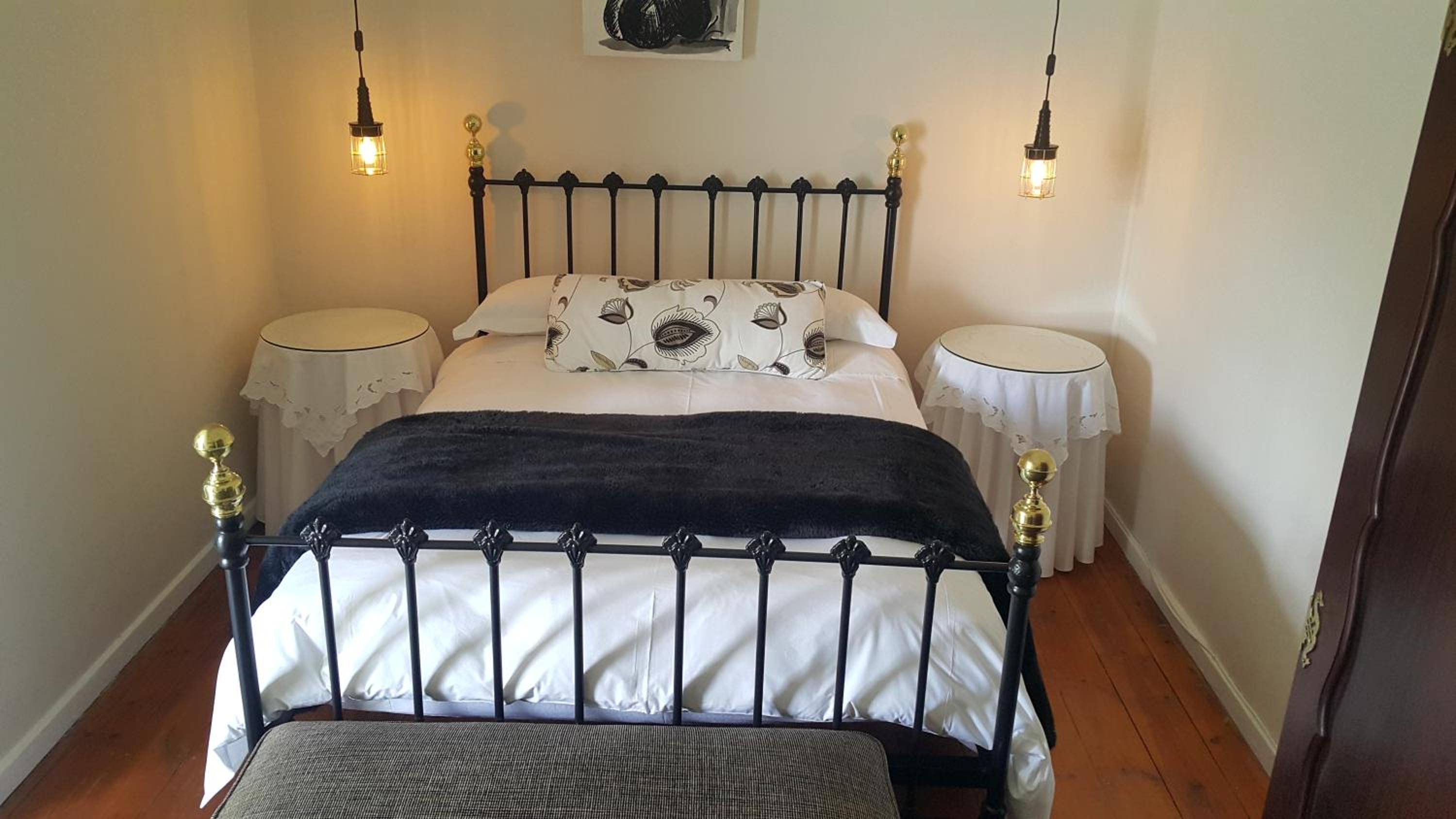 Budget Double Room - Photo 8