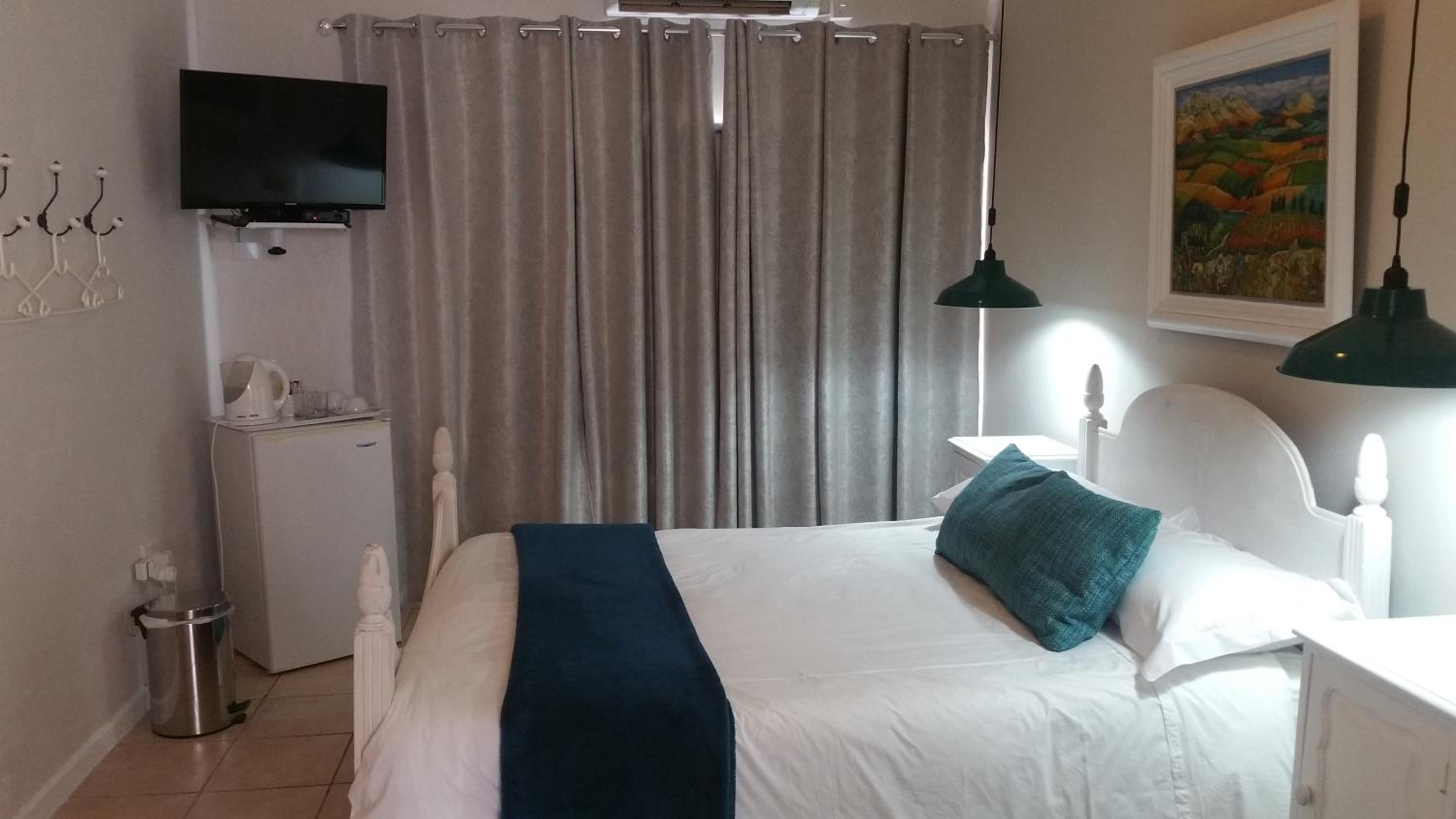 Budget Double Room - Photo 3