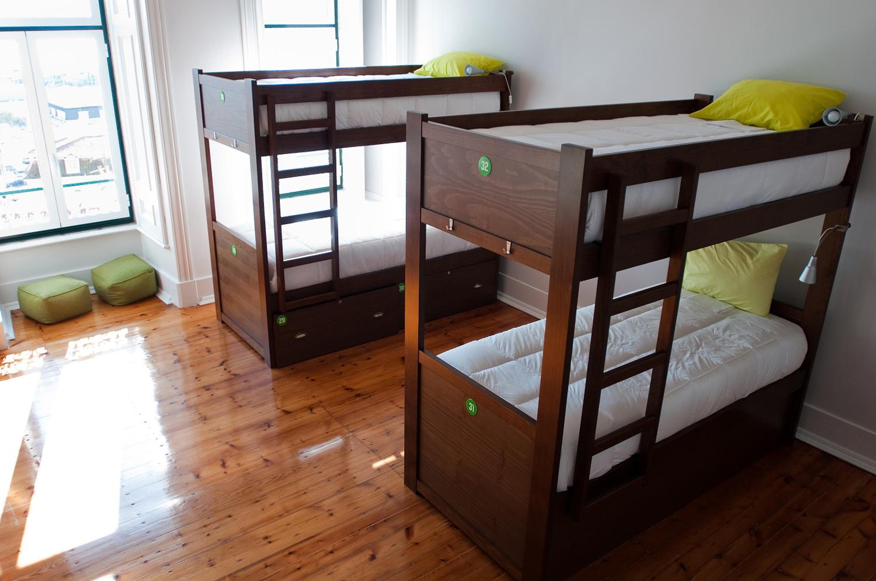 Bed in 10-Bed Dormitory Room with River View photo 1