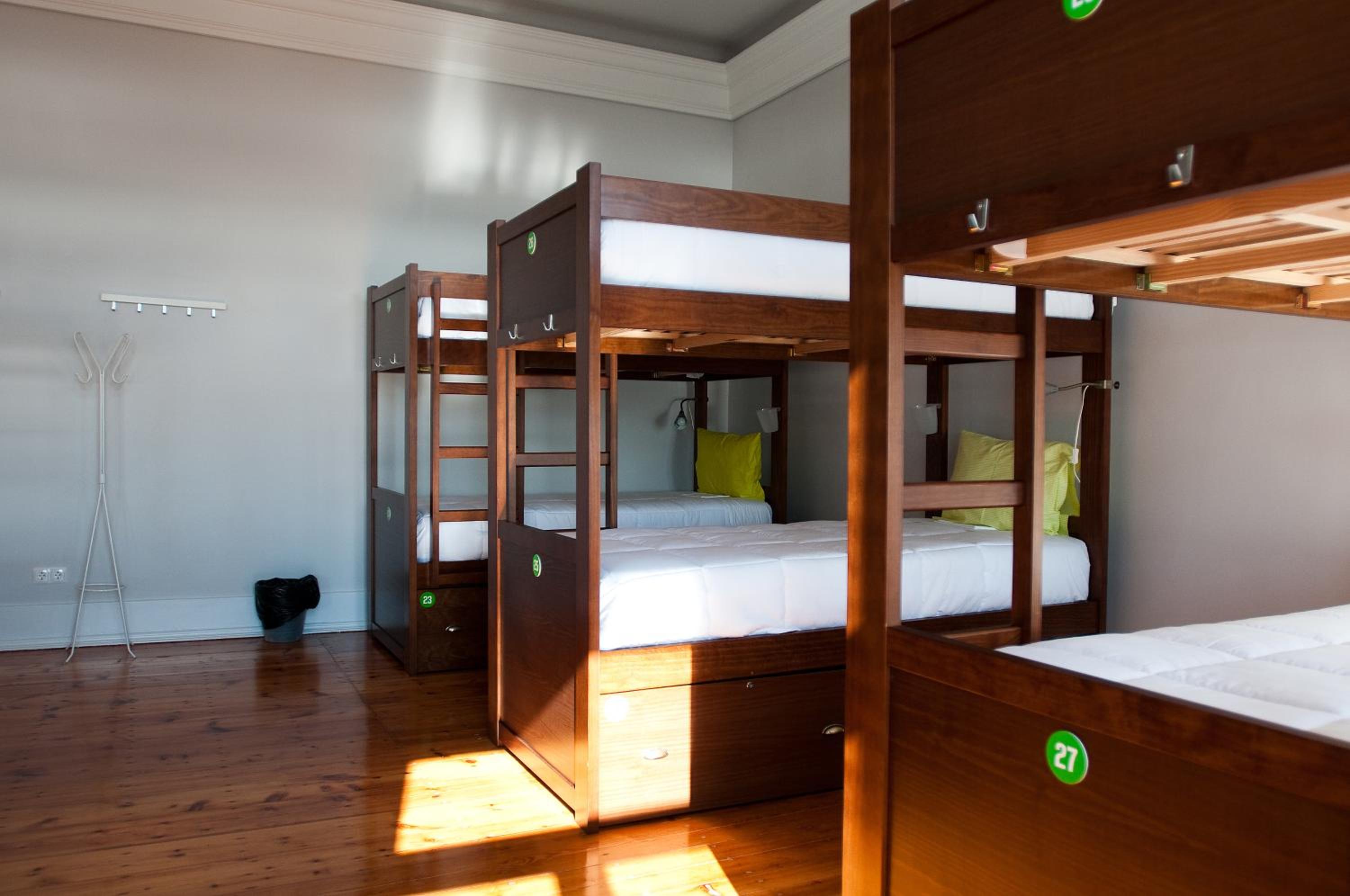Bed in 10-Bed Dormitory Room with River View photo 3