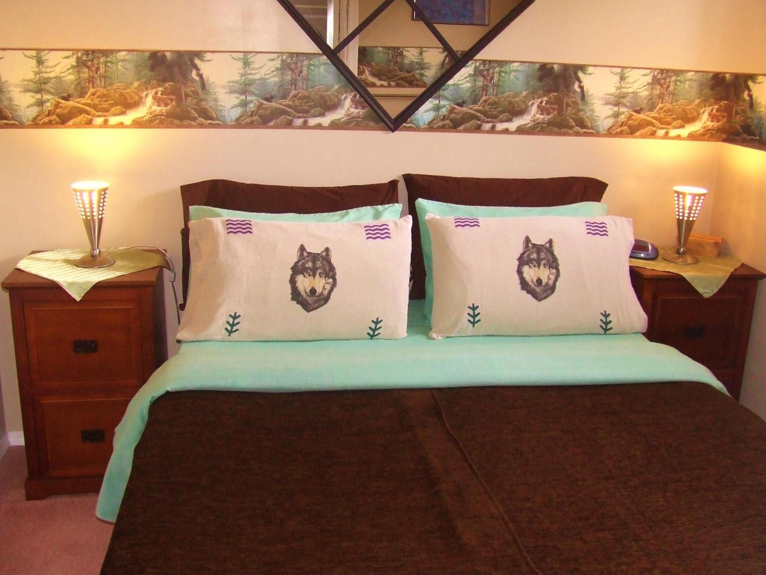 Queen Room with Glacier View photo 3