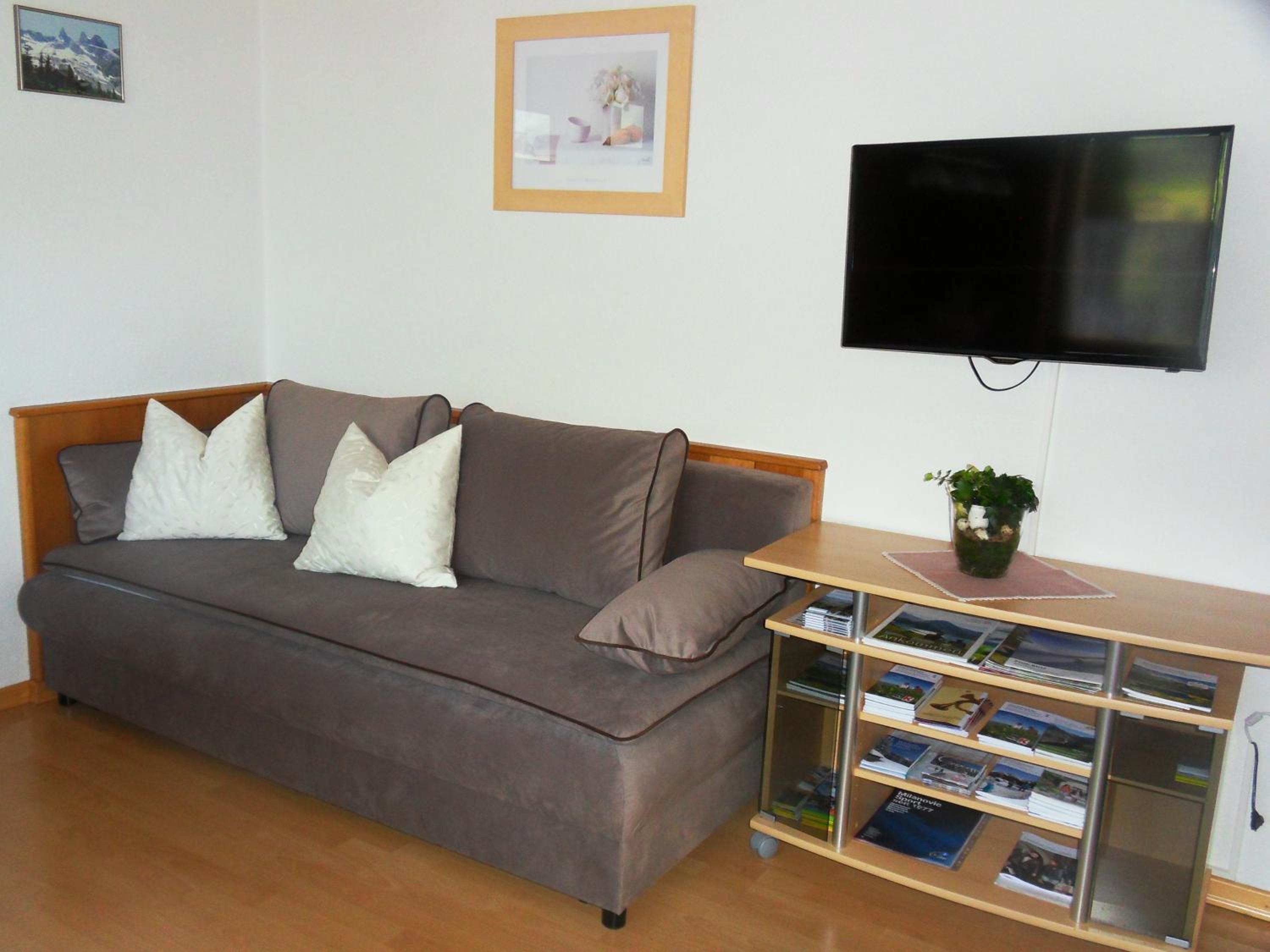 Three-Bedroom Apartment with Garden photo 1