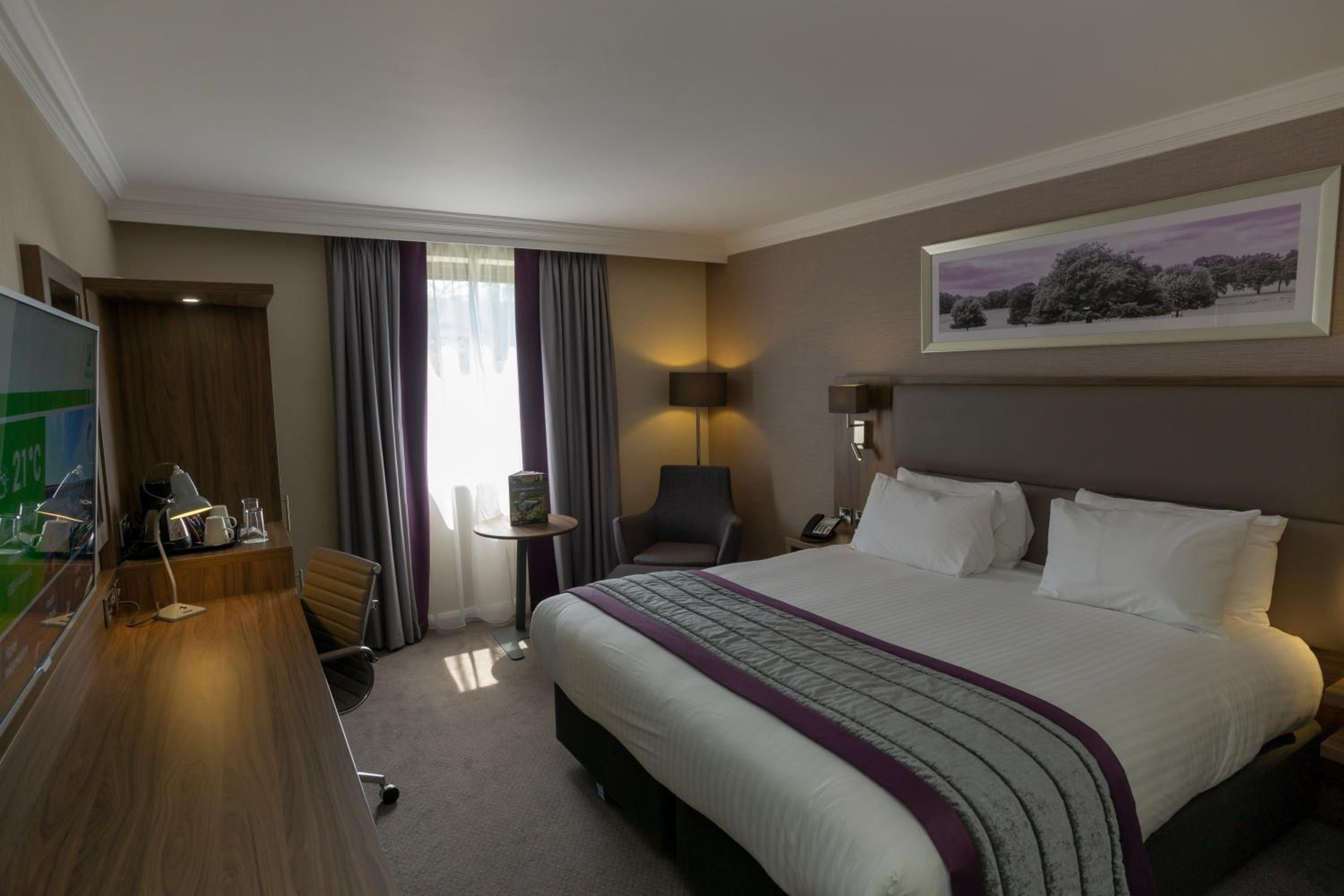 Premium Super King Room - Photo 1