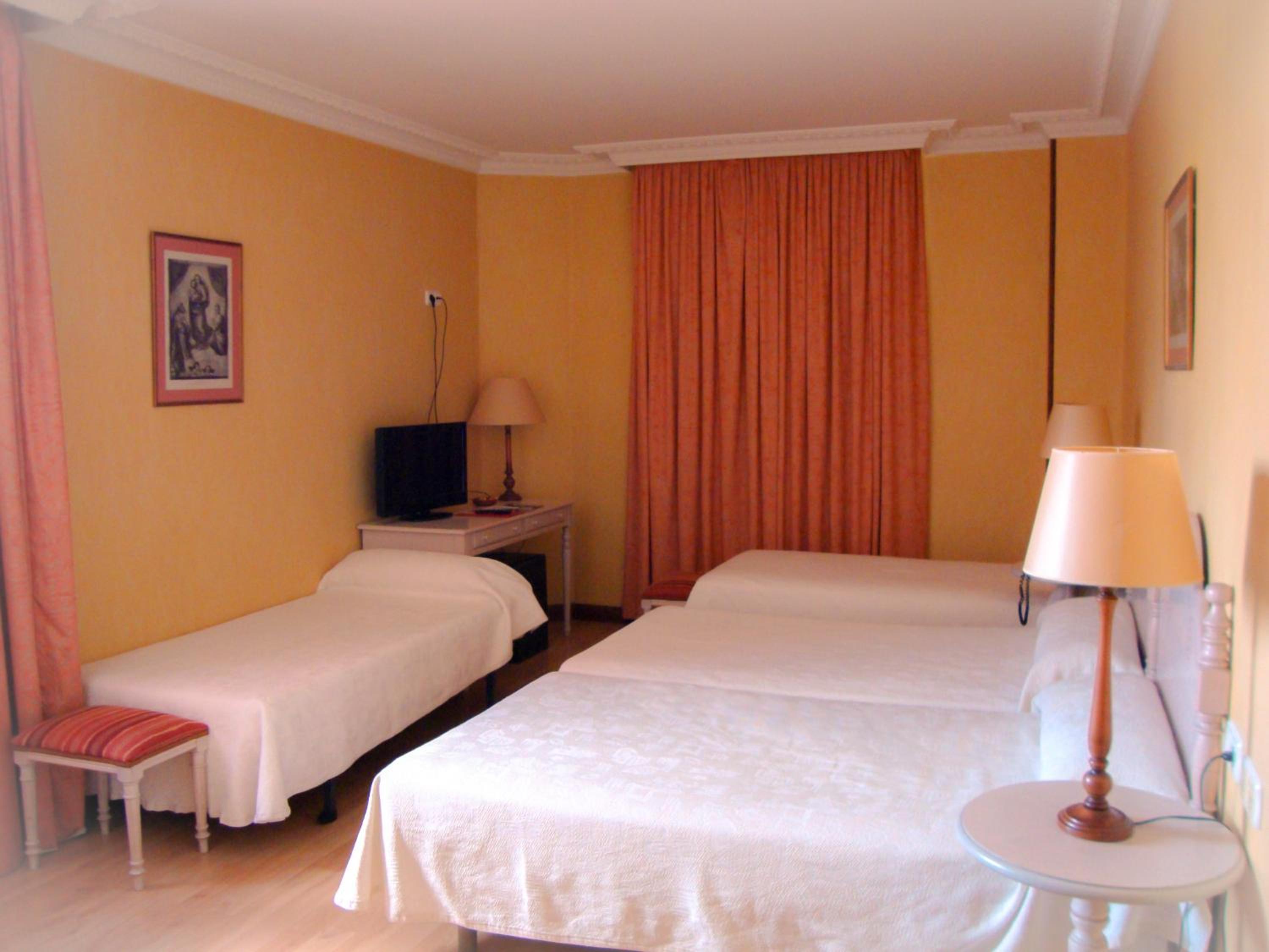 Quadruple Room - Photo 1