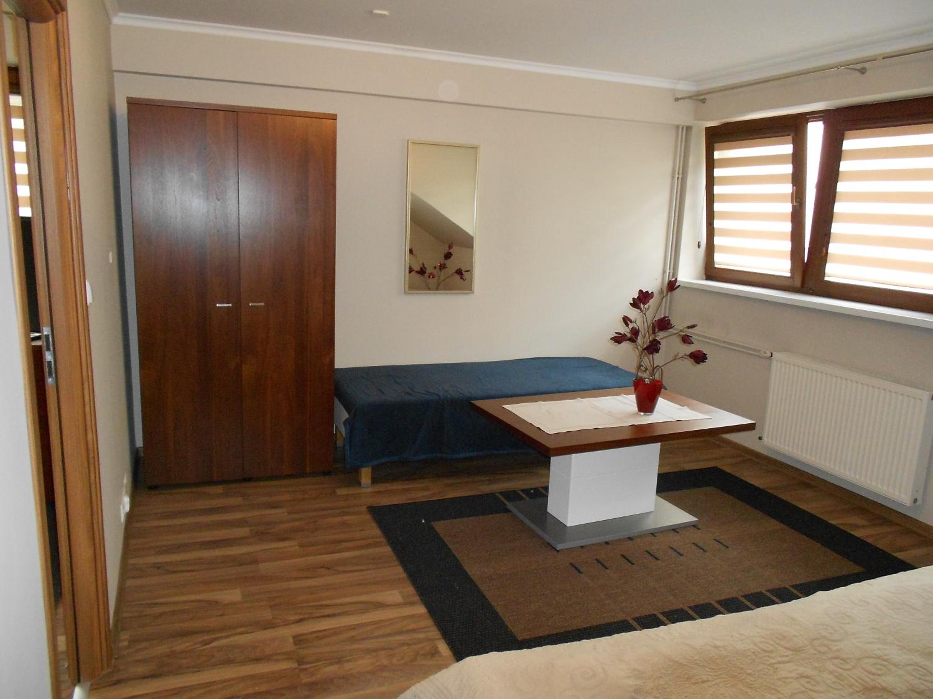 One-Bedroom Apartment with Kitchen