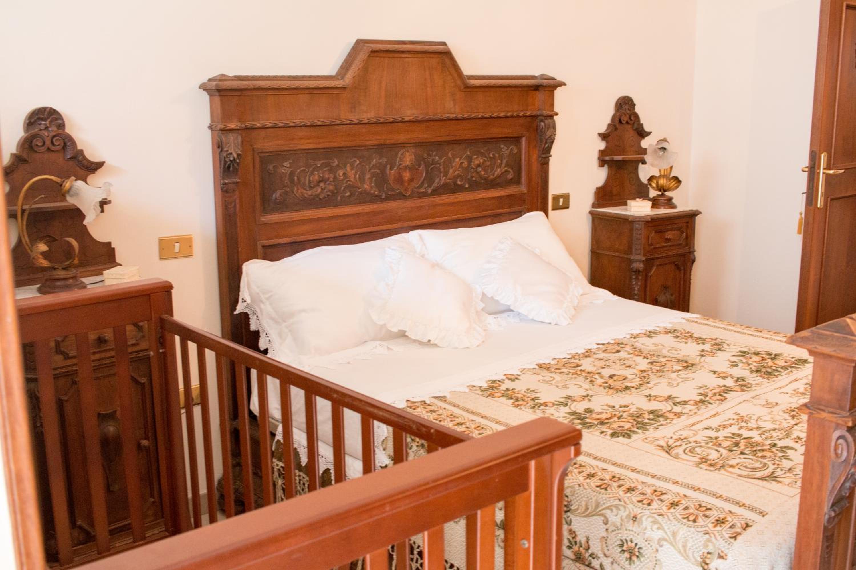 Deluxe Room (2 Adults + 1 Child) photo 2
