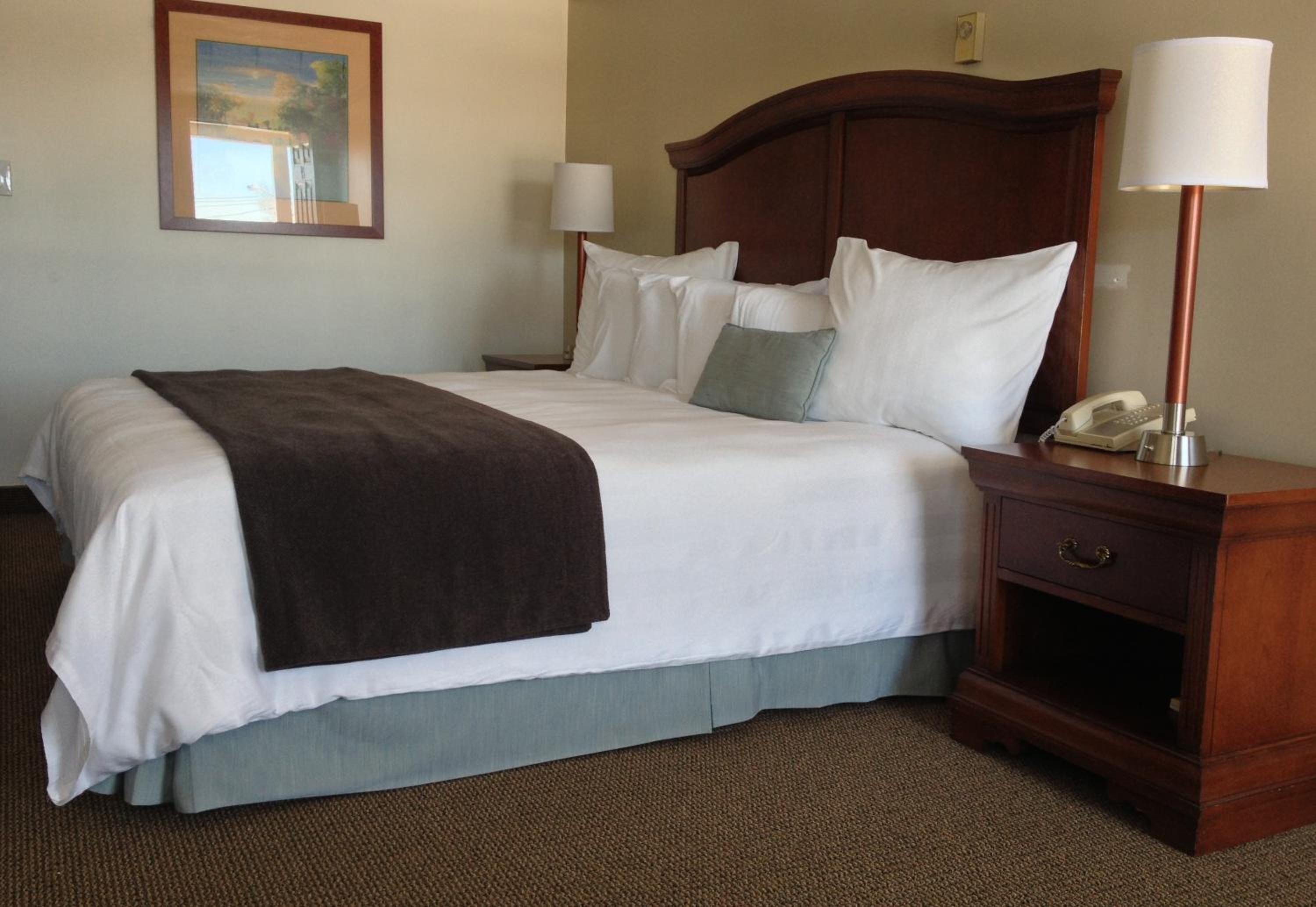 King Room with Sofa Bed - Photo 12