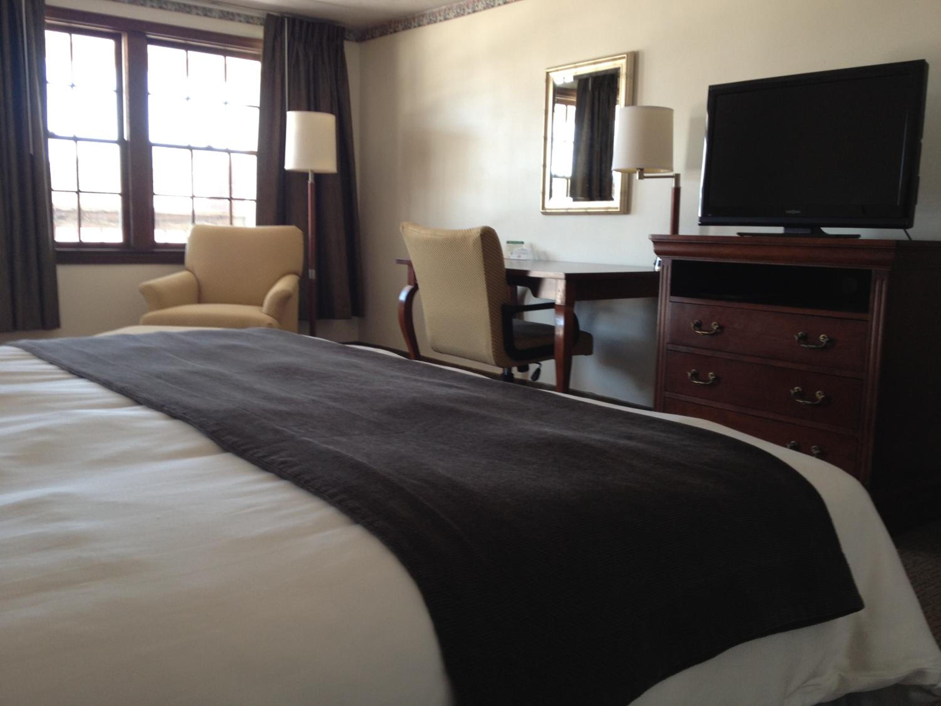 King Room with Sofa Bed - Photo 5