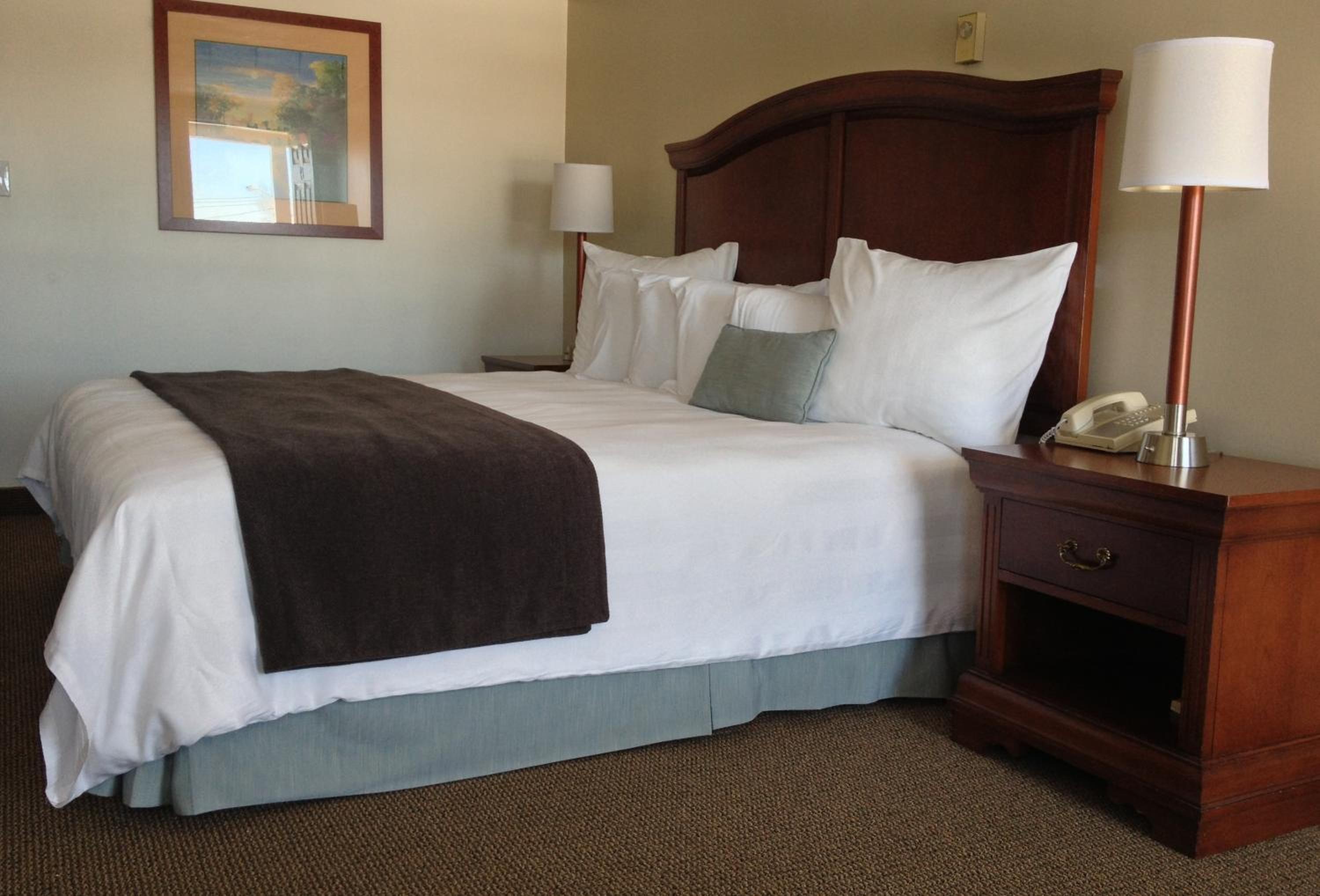 King Room with Sofa Bed - Photo 4