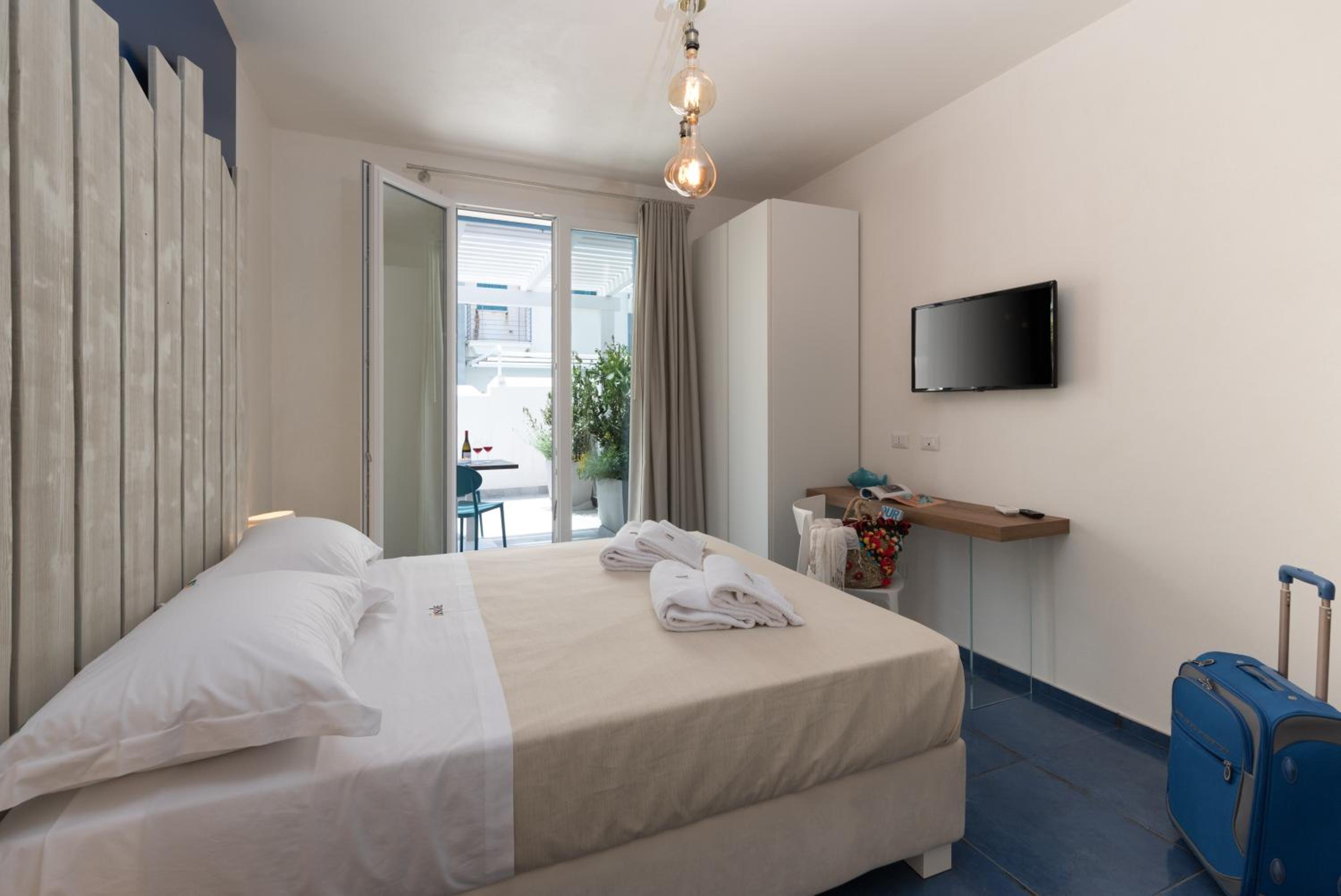 Deluxe Double Room - Photo 1