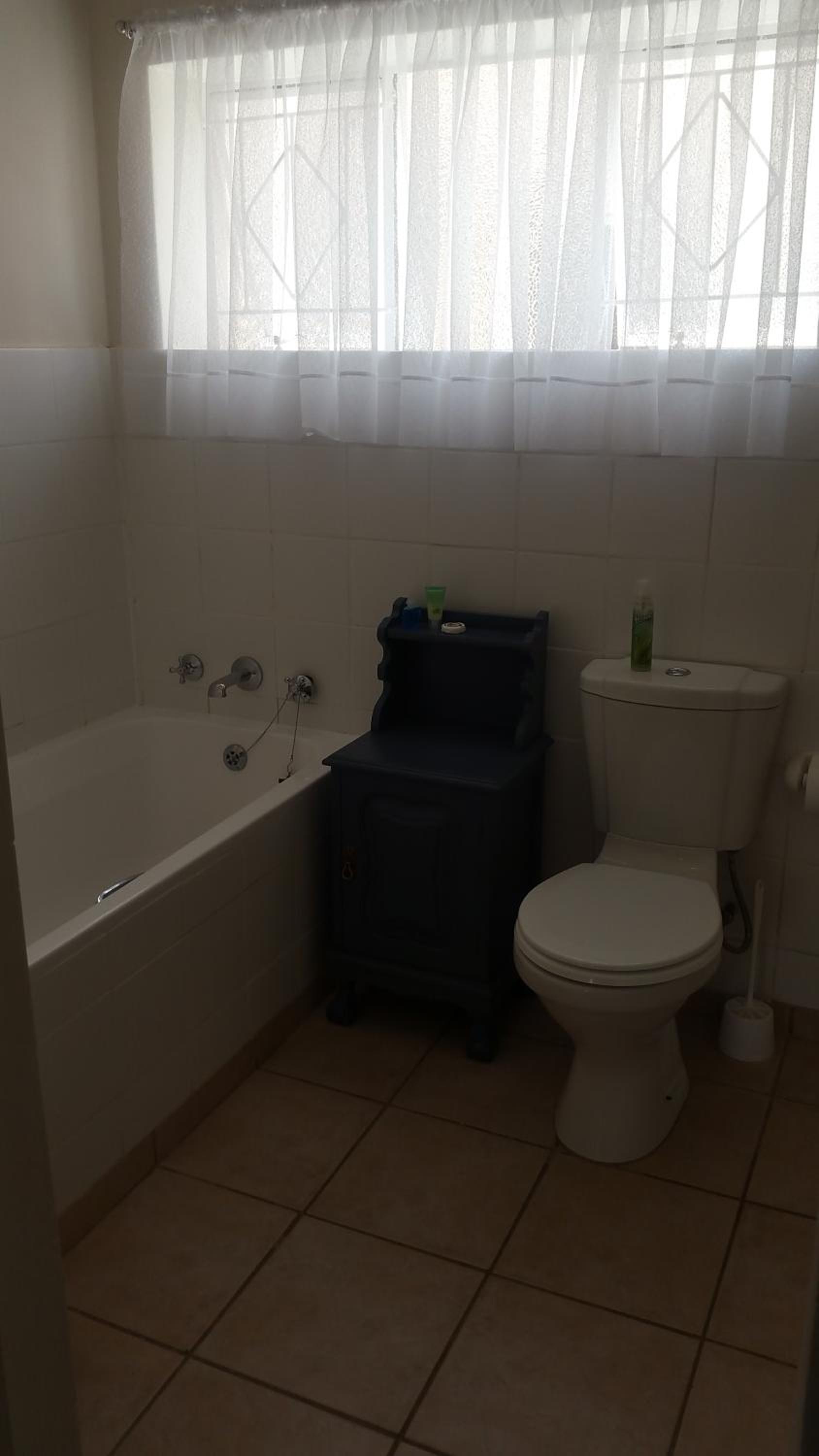 Budget Double Room - Photo 7