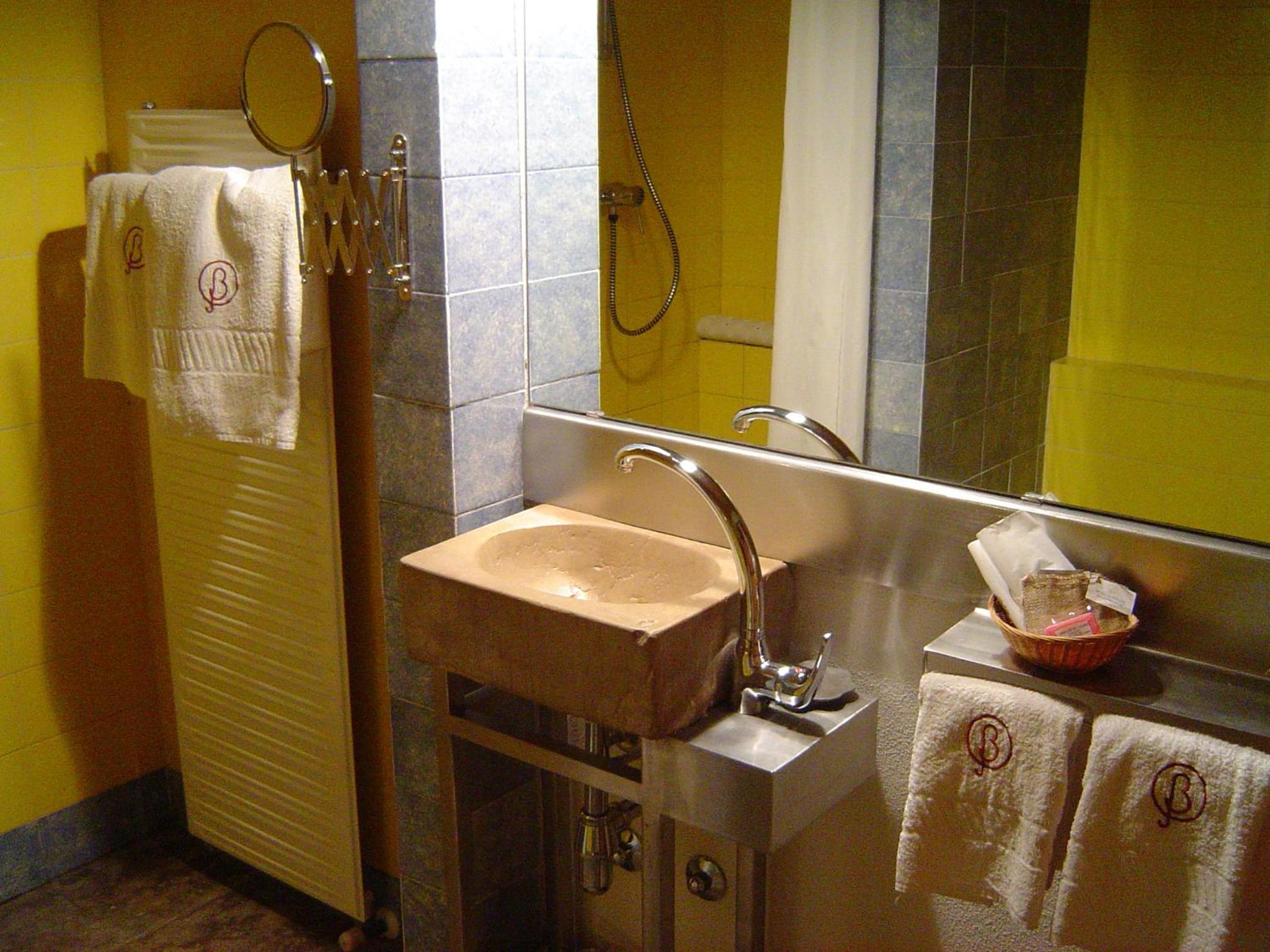 Studio Apartment - Photo 13