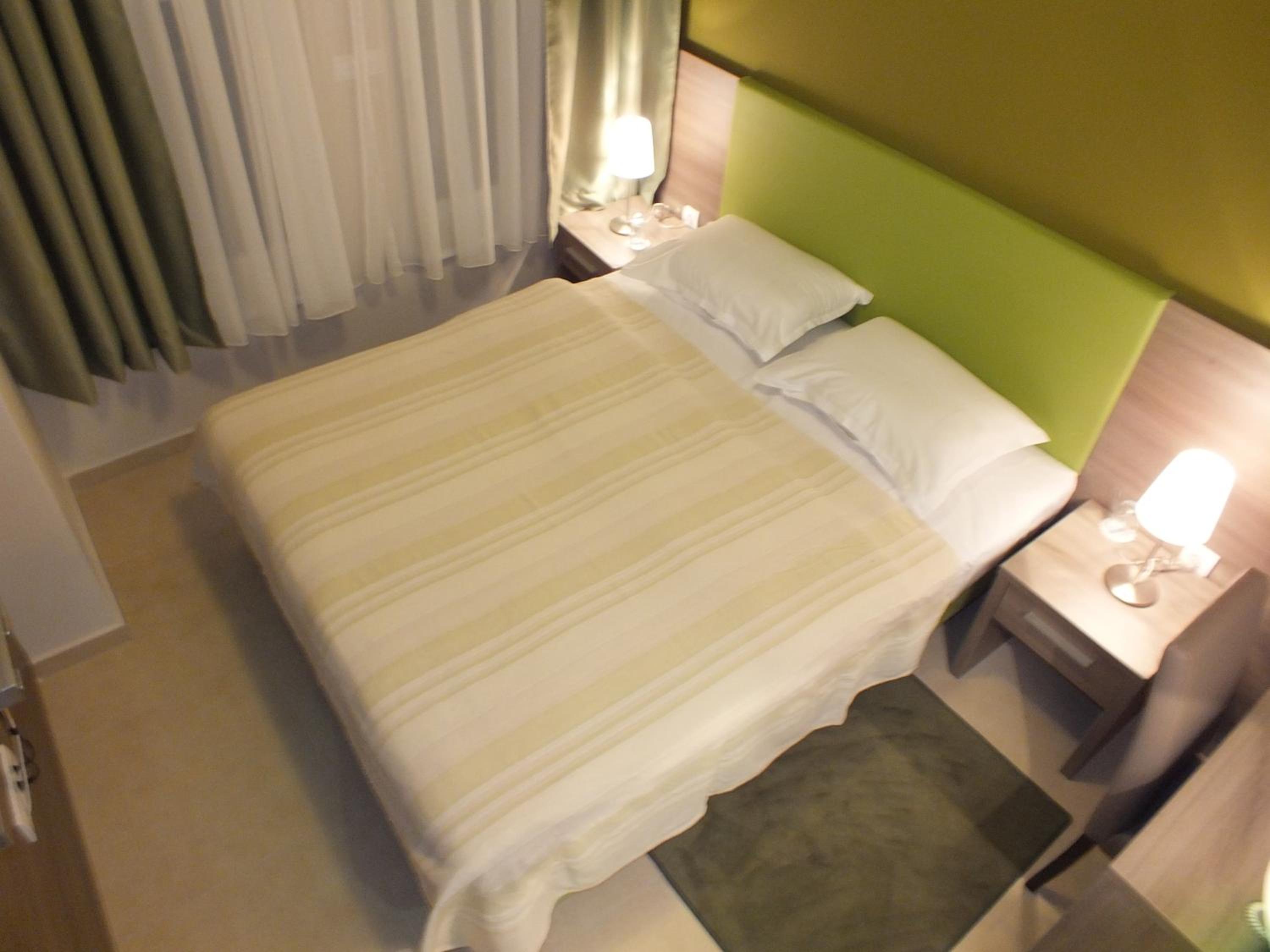 Double Room - Photo 5