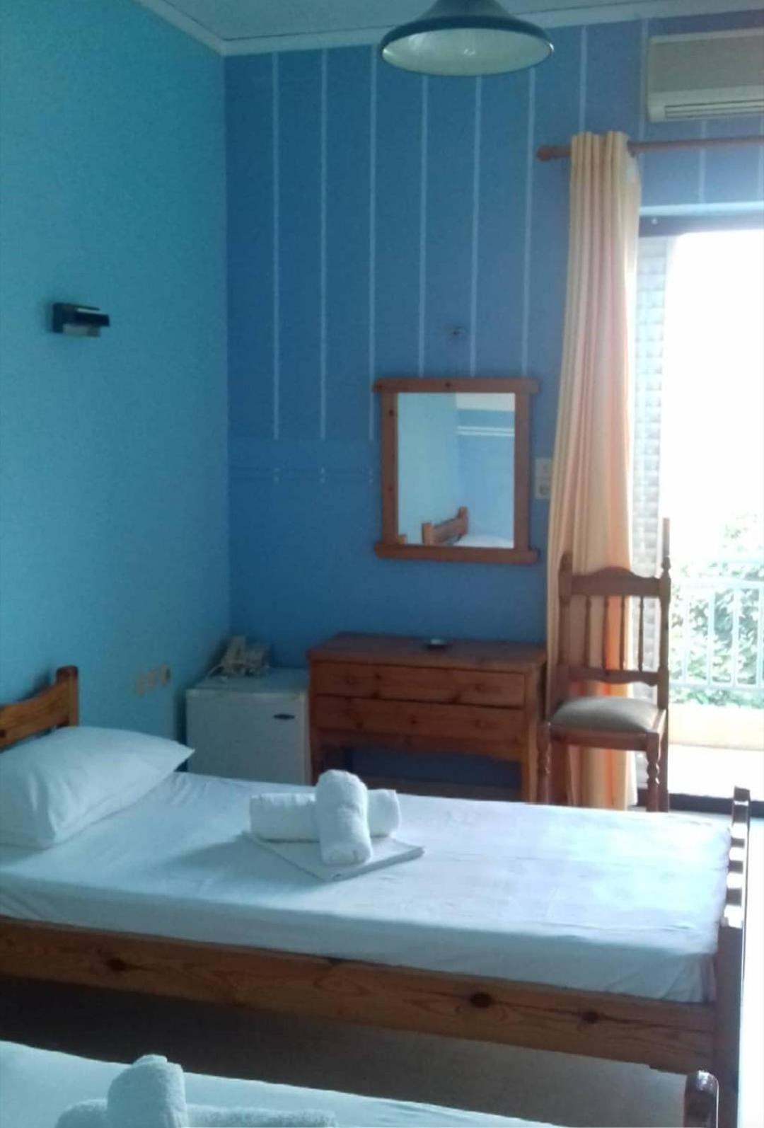 Standard Twin Room with Sea View - Photo 6