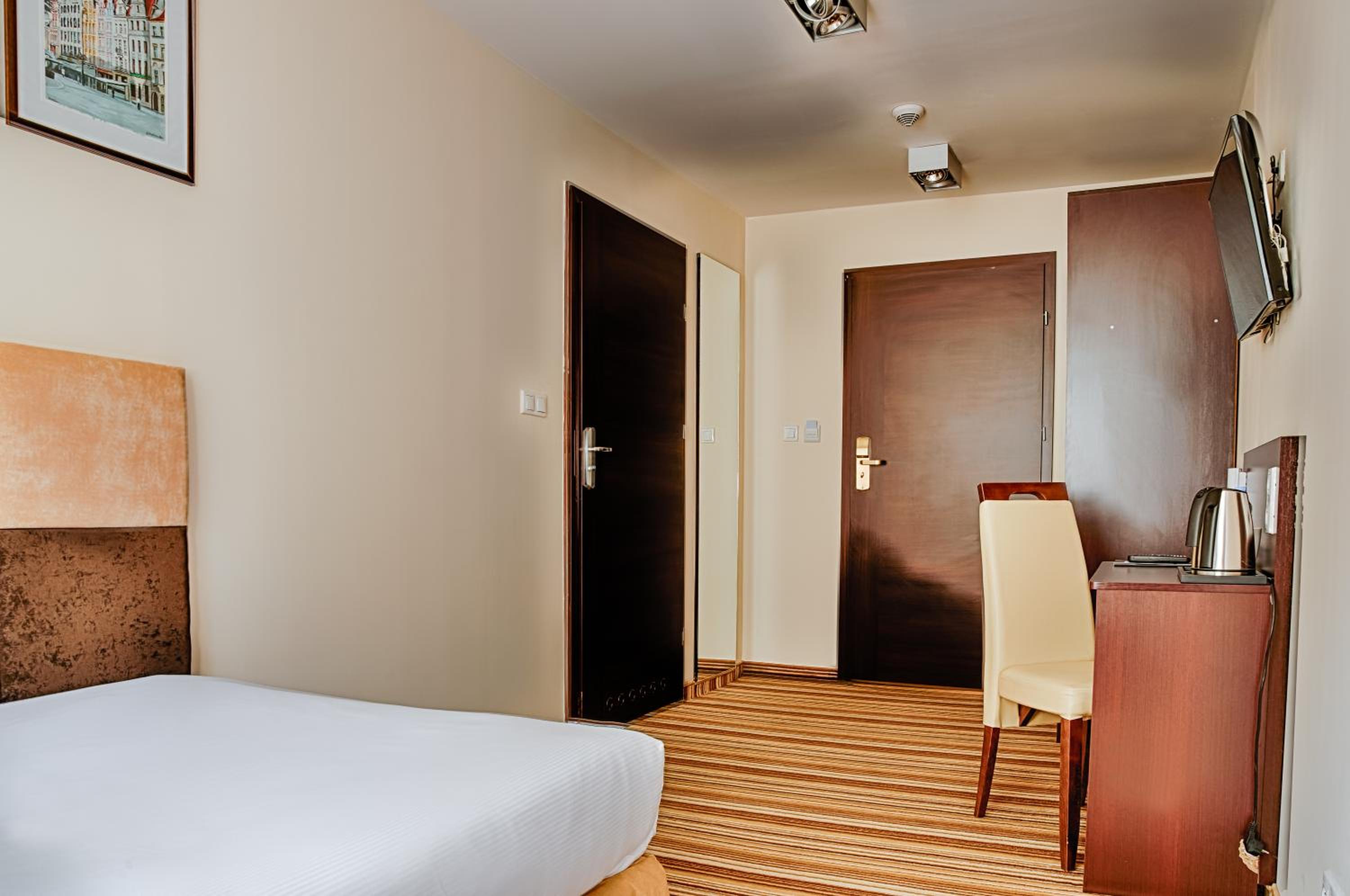 Single Room photo 2
