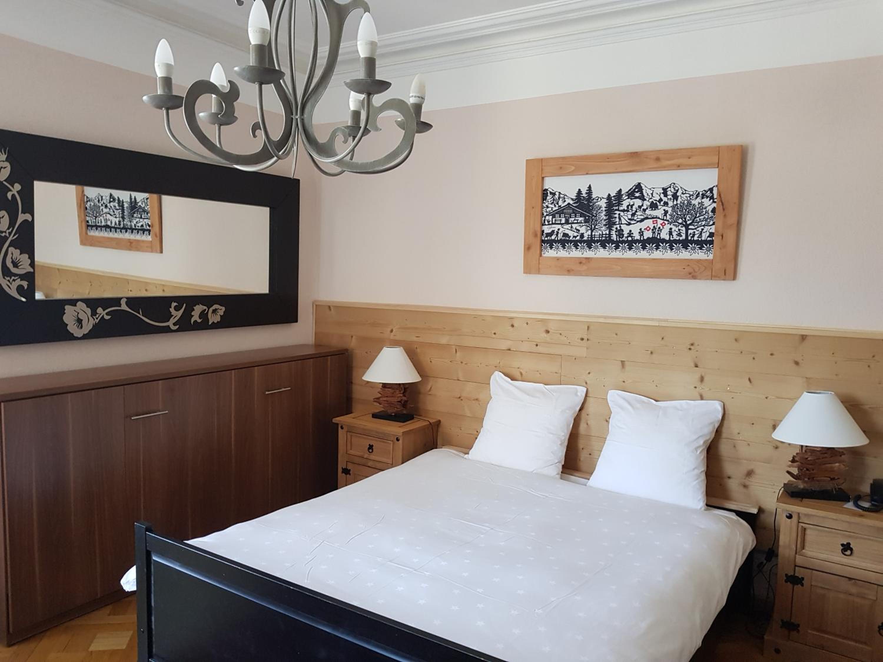 Triple Room thumbnail 6
