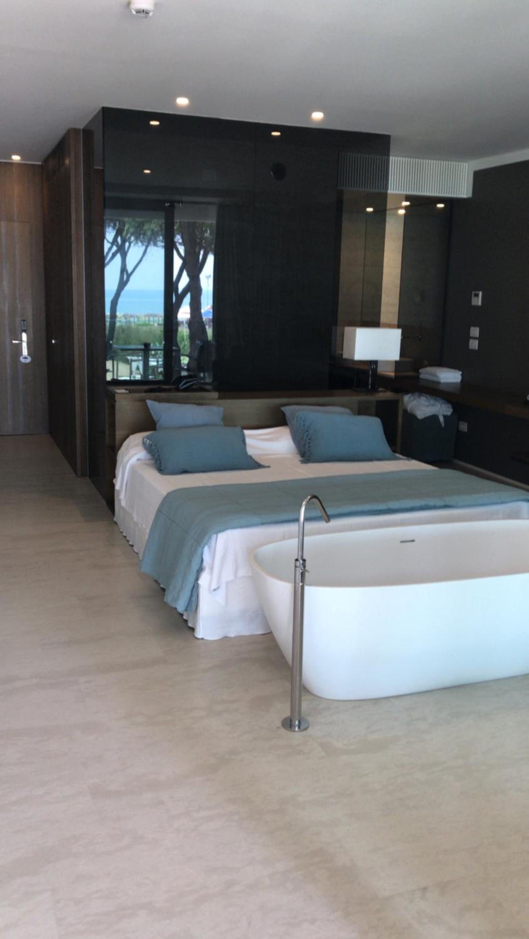 Suite with Balcony - Photo 3