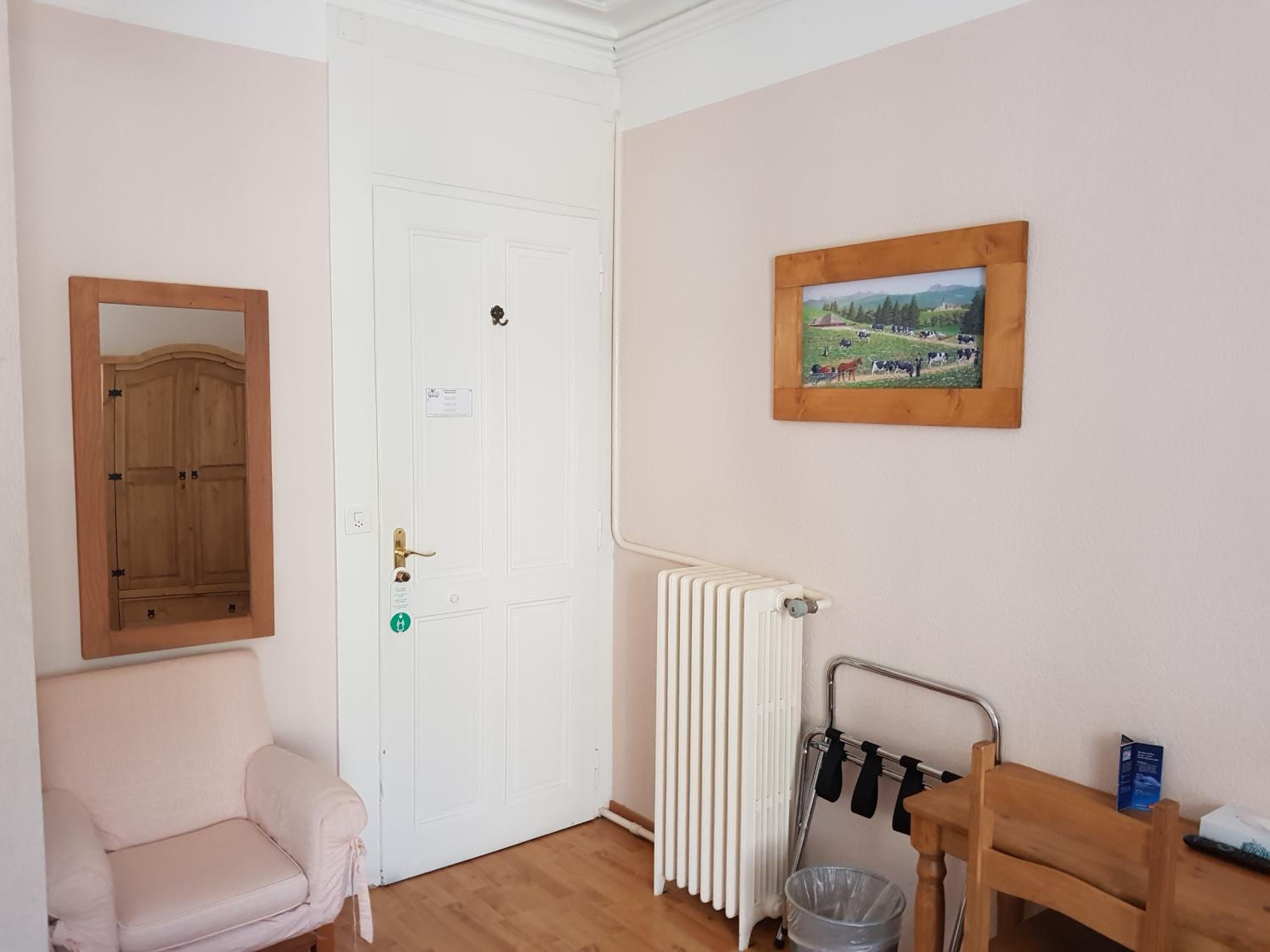 Twin Room - Photo 15