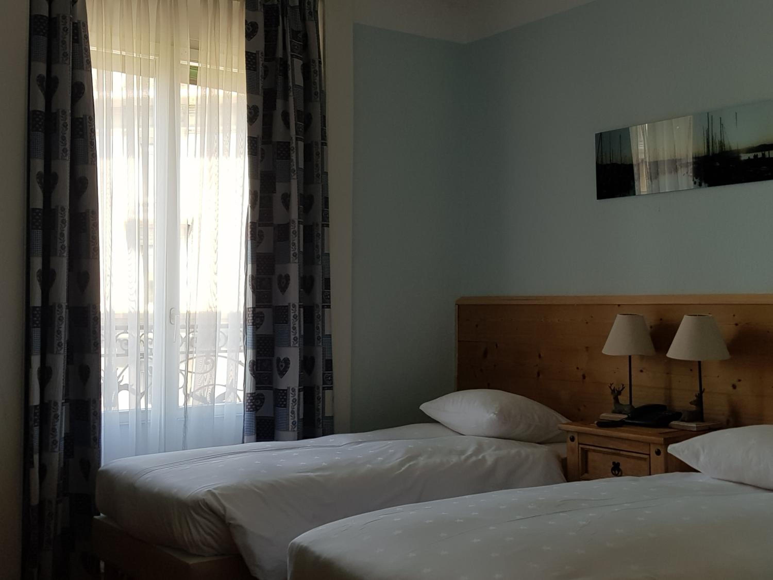 Twin Room - Photo 8
