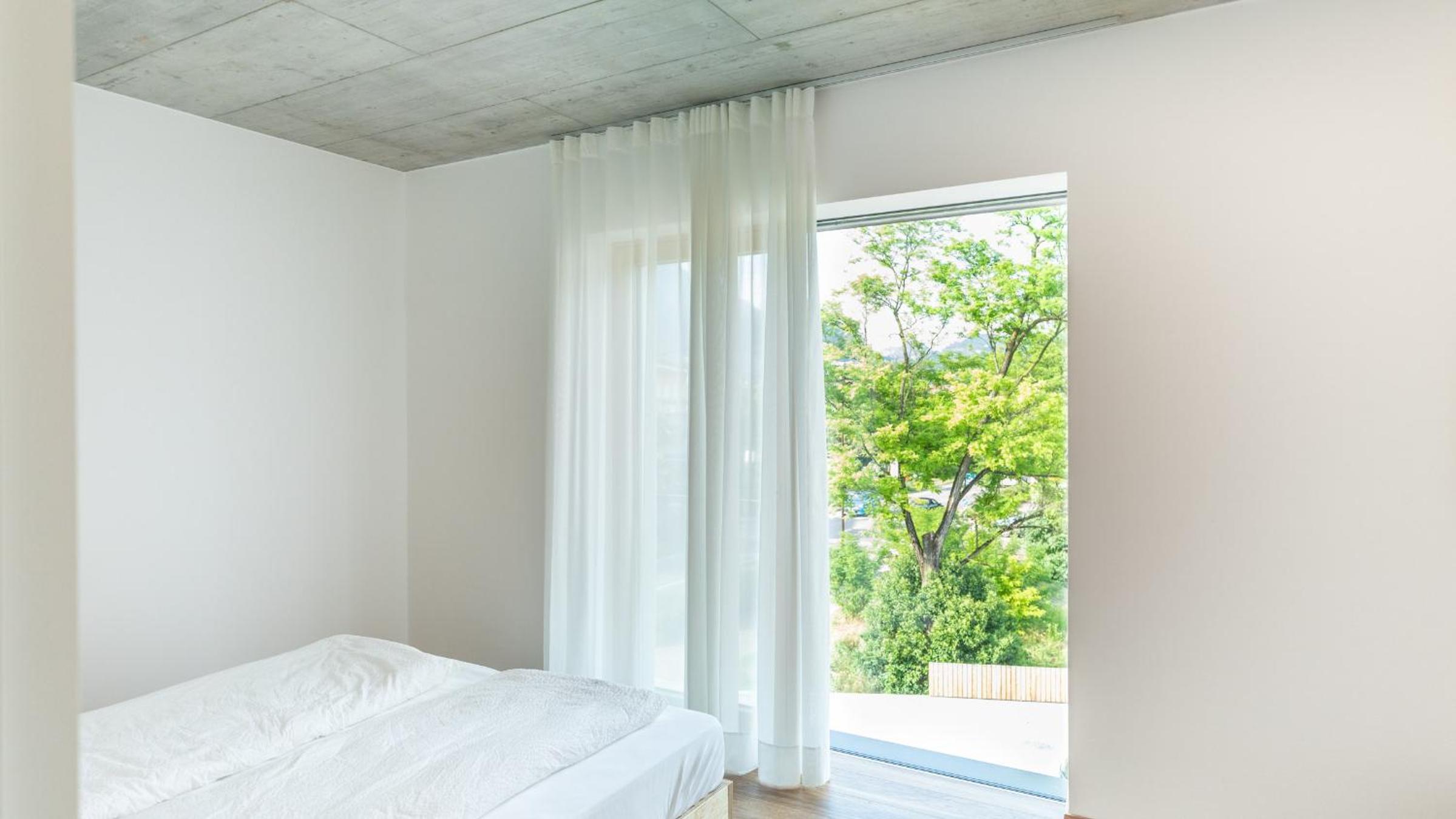 Apartment with Mountain View