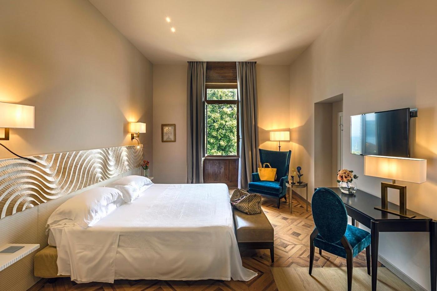 Suite with Lake View