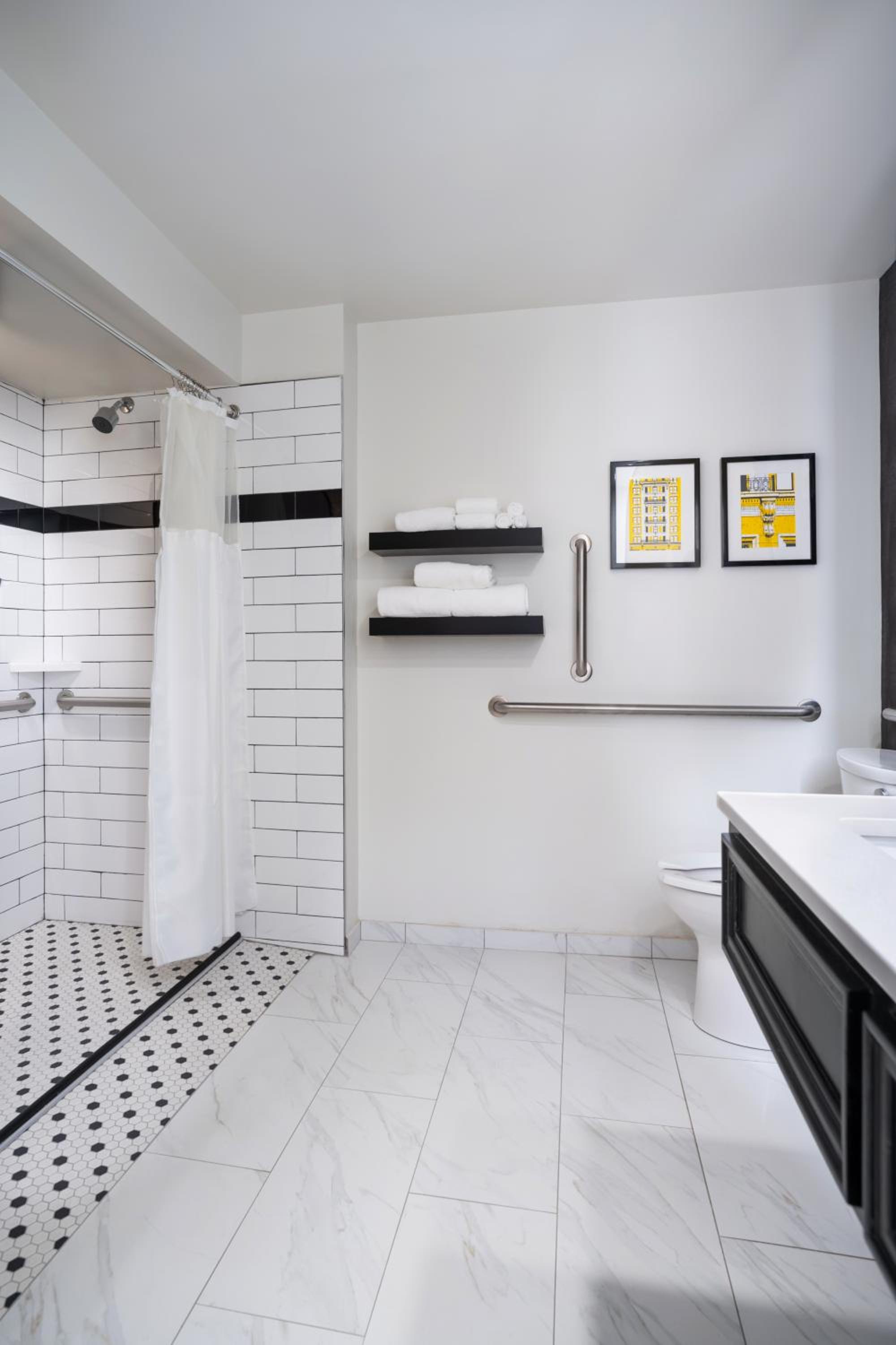 Roomy King Suite - Accessible - Photo 3