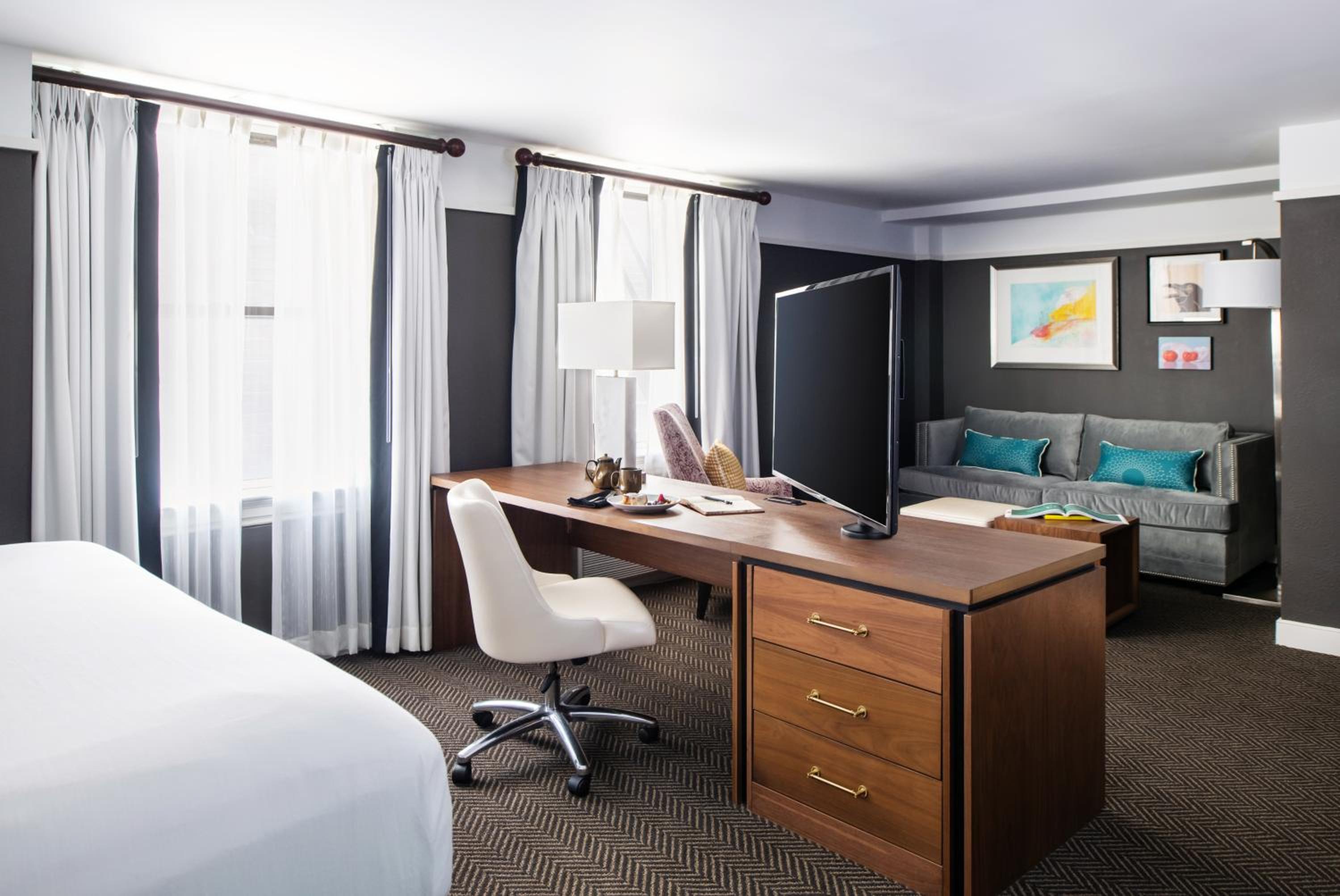 Comfy King Suite