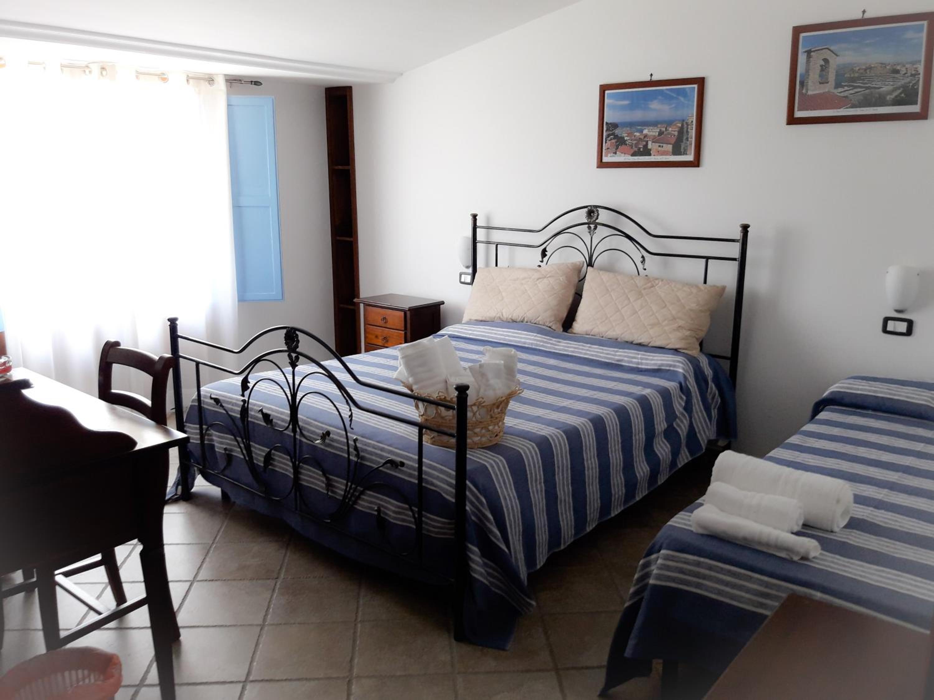 Triple Room with Private Bathroom photo 3