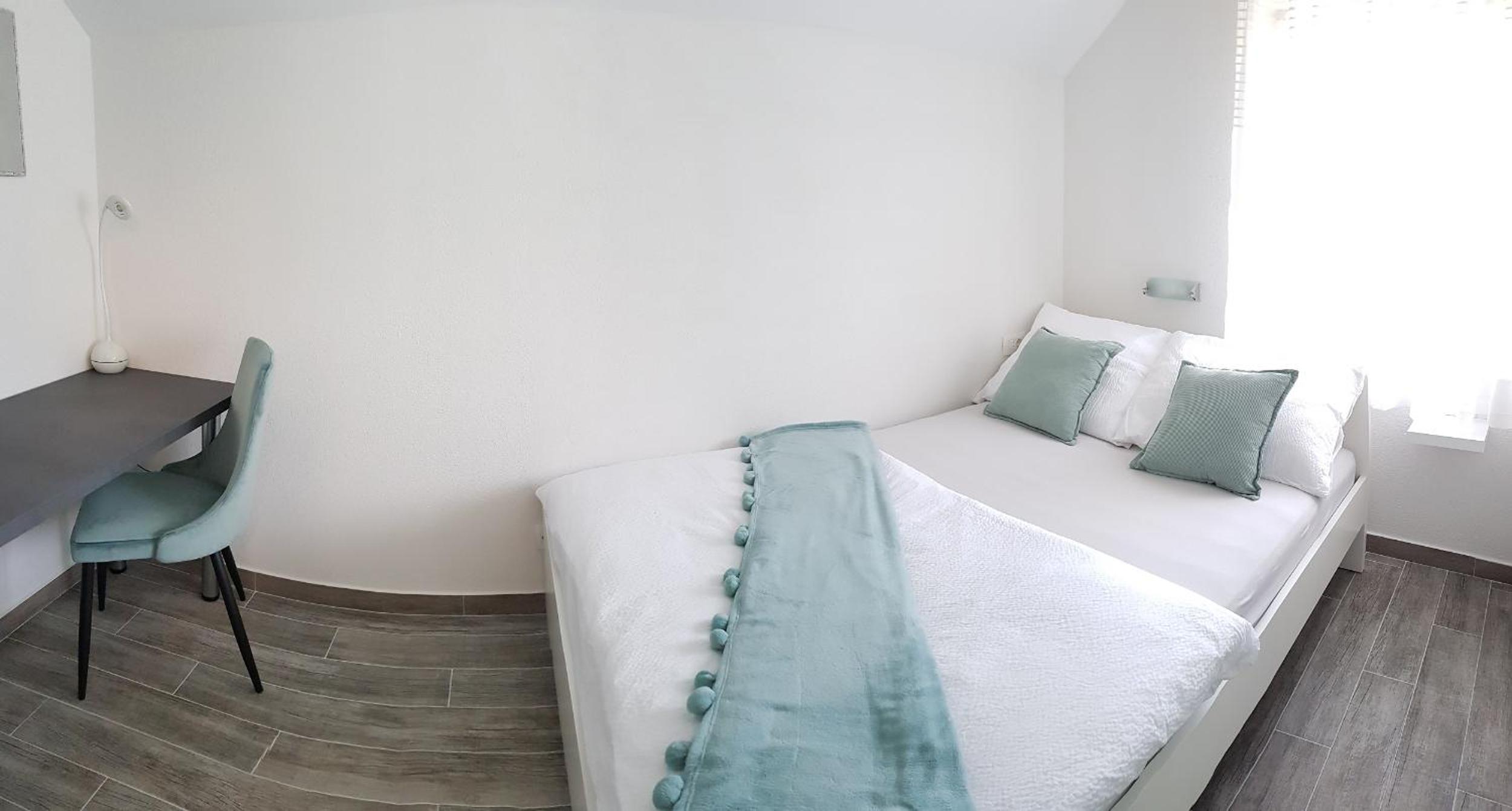 One-Bedroom Apartment photo 2