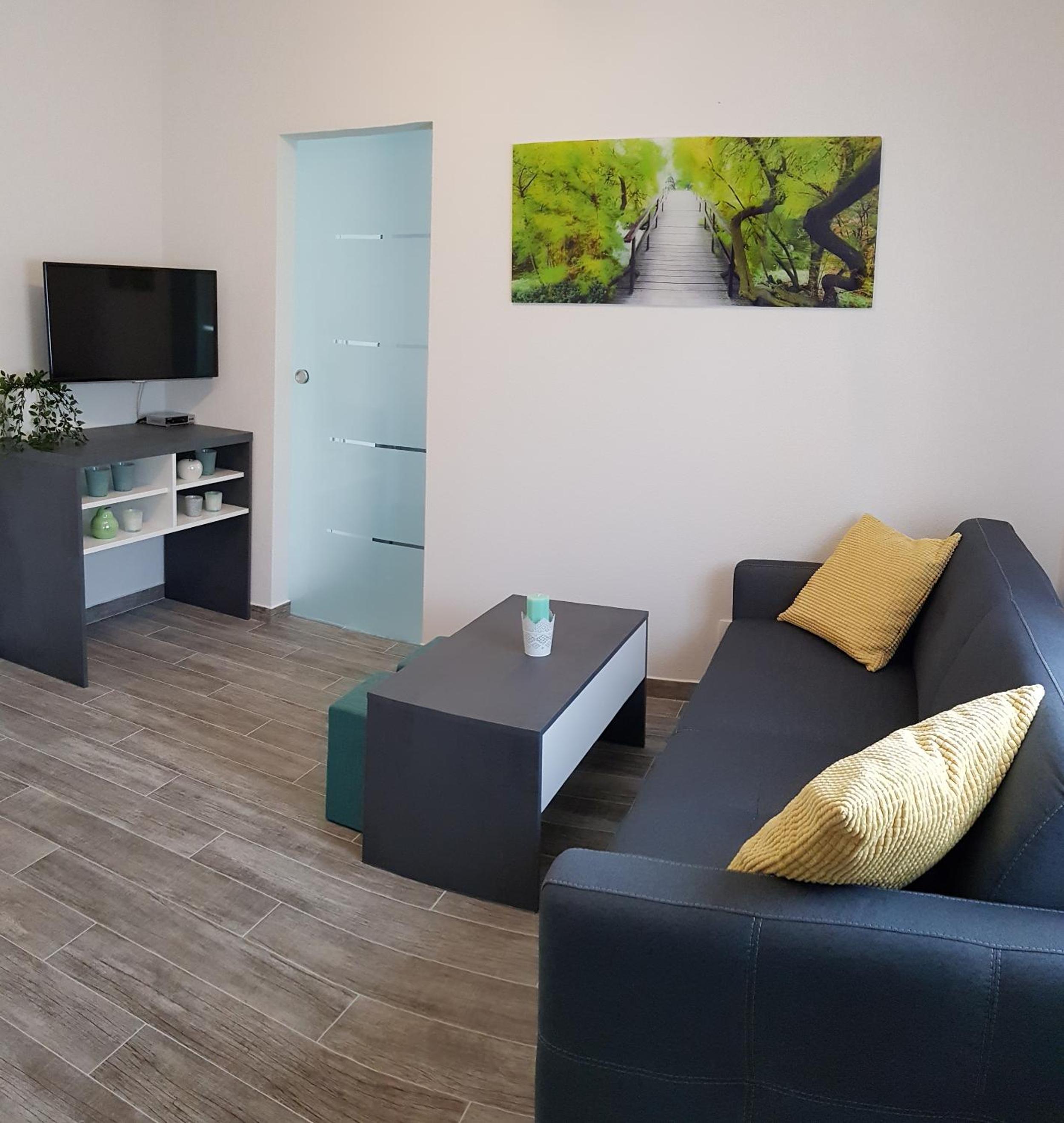 One-Bedroom Apartment photo 1