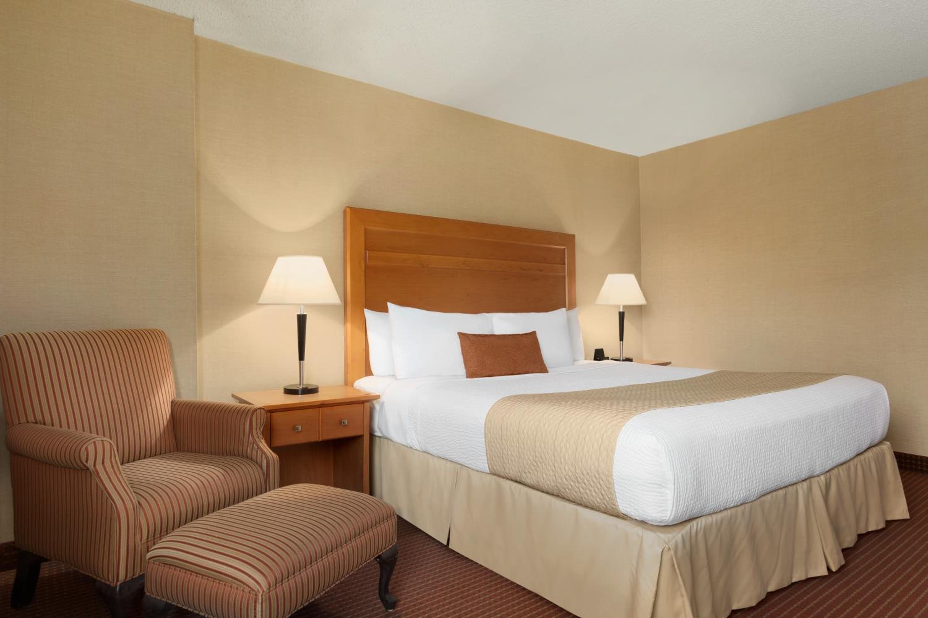 King Room - Non-Smoking - Photo 1