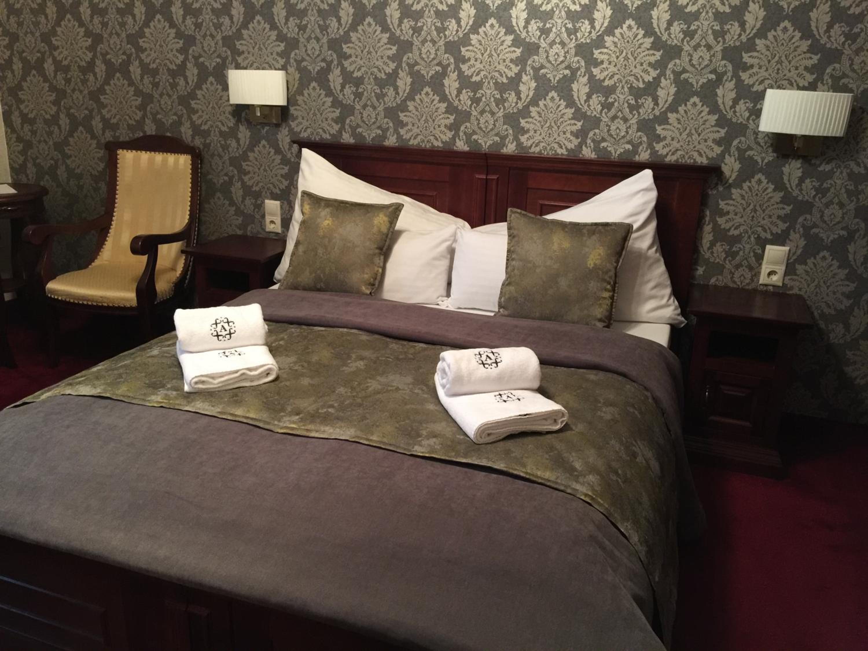 Standard Double or Twin Room - Photo 5